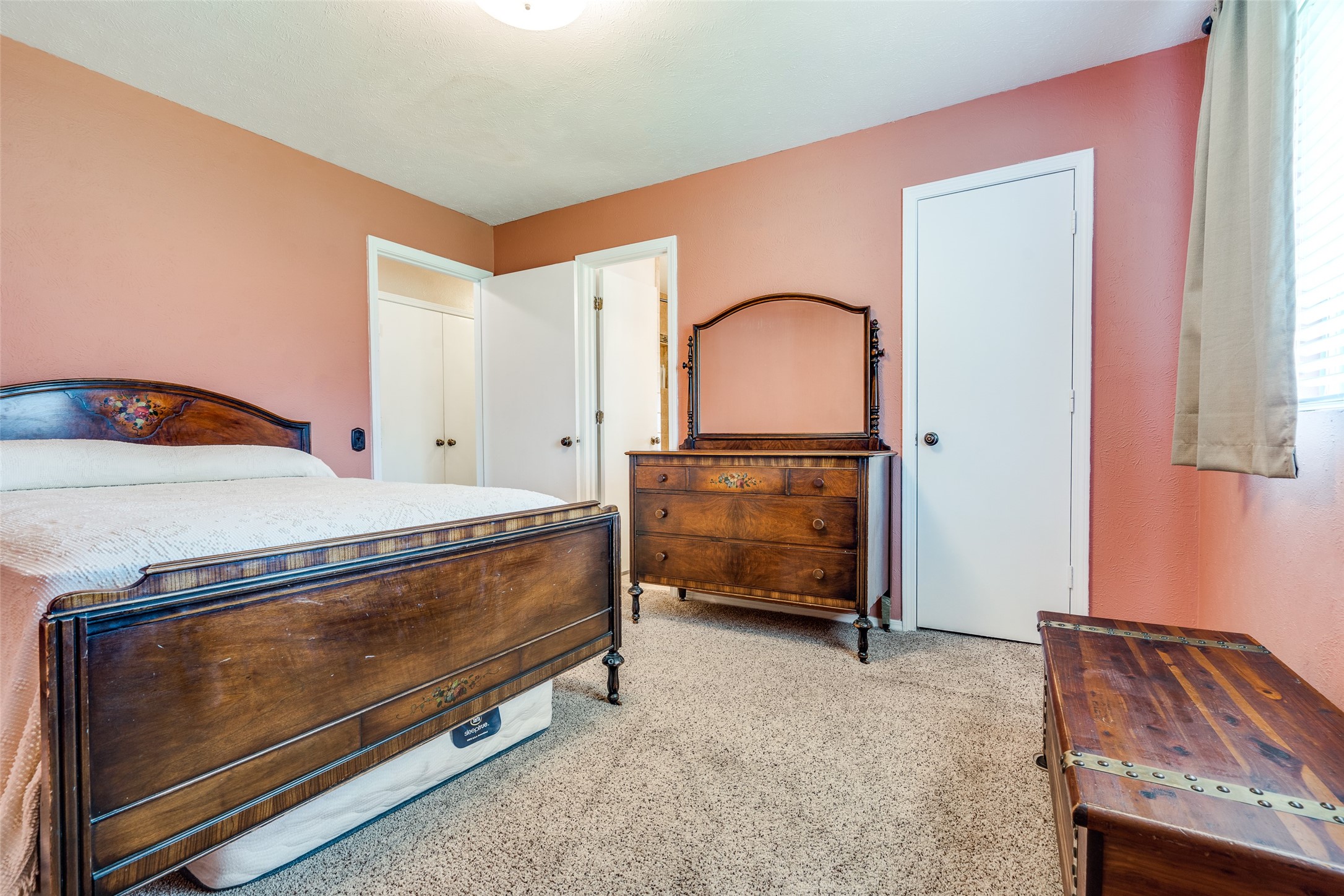 2121 Woodburn Corners