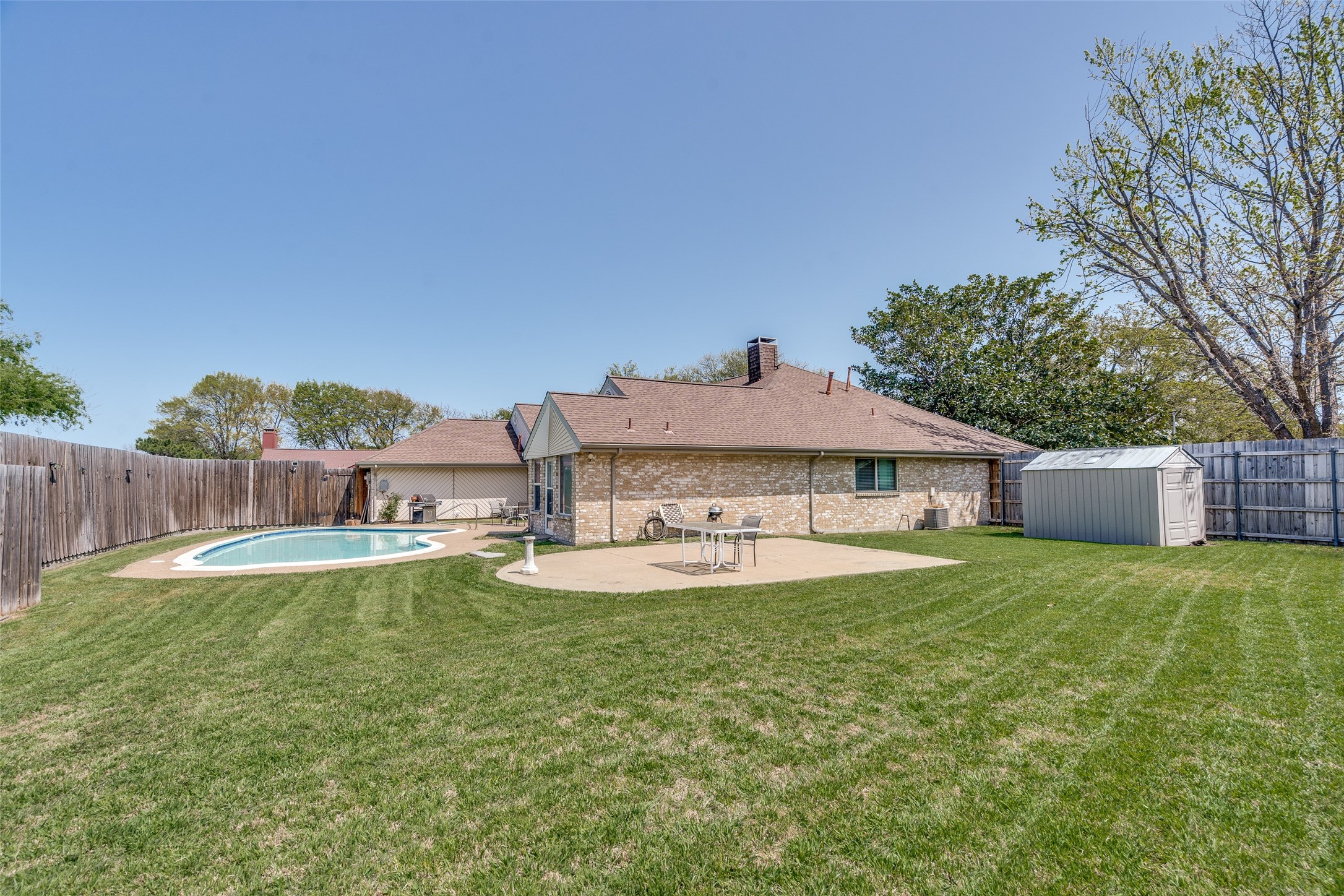 2121 Woodburn Corners