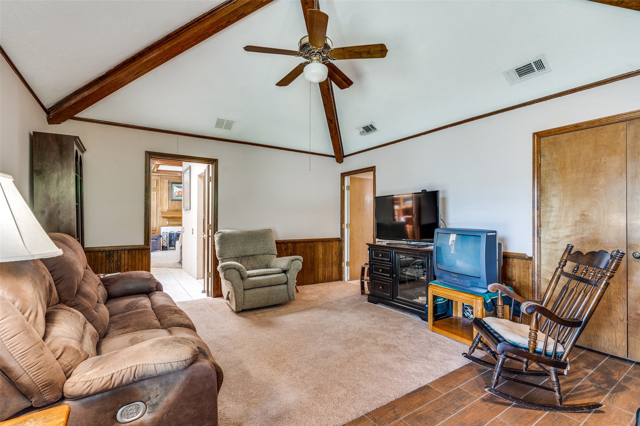 2121 Woodburn Corners