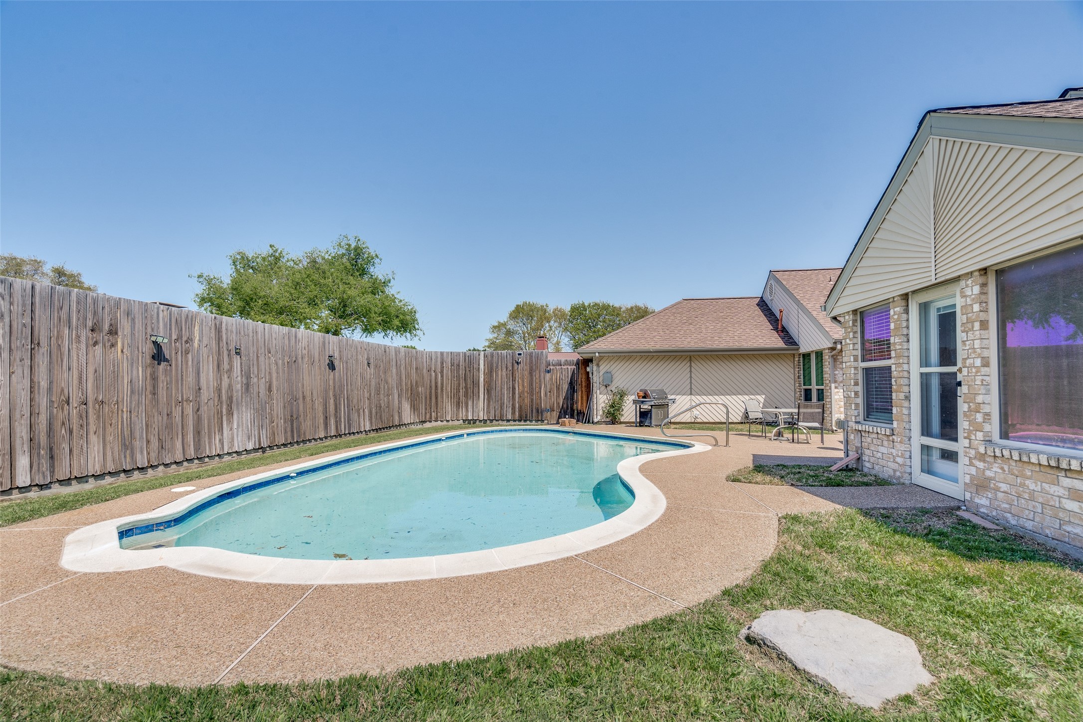 2121 Woodburn Corners