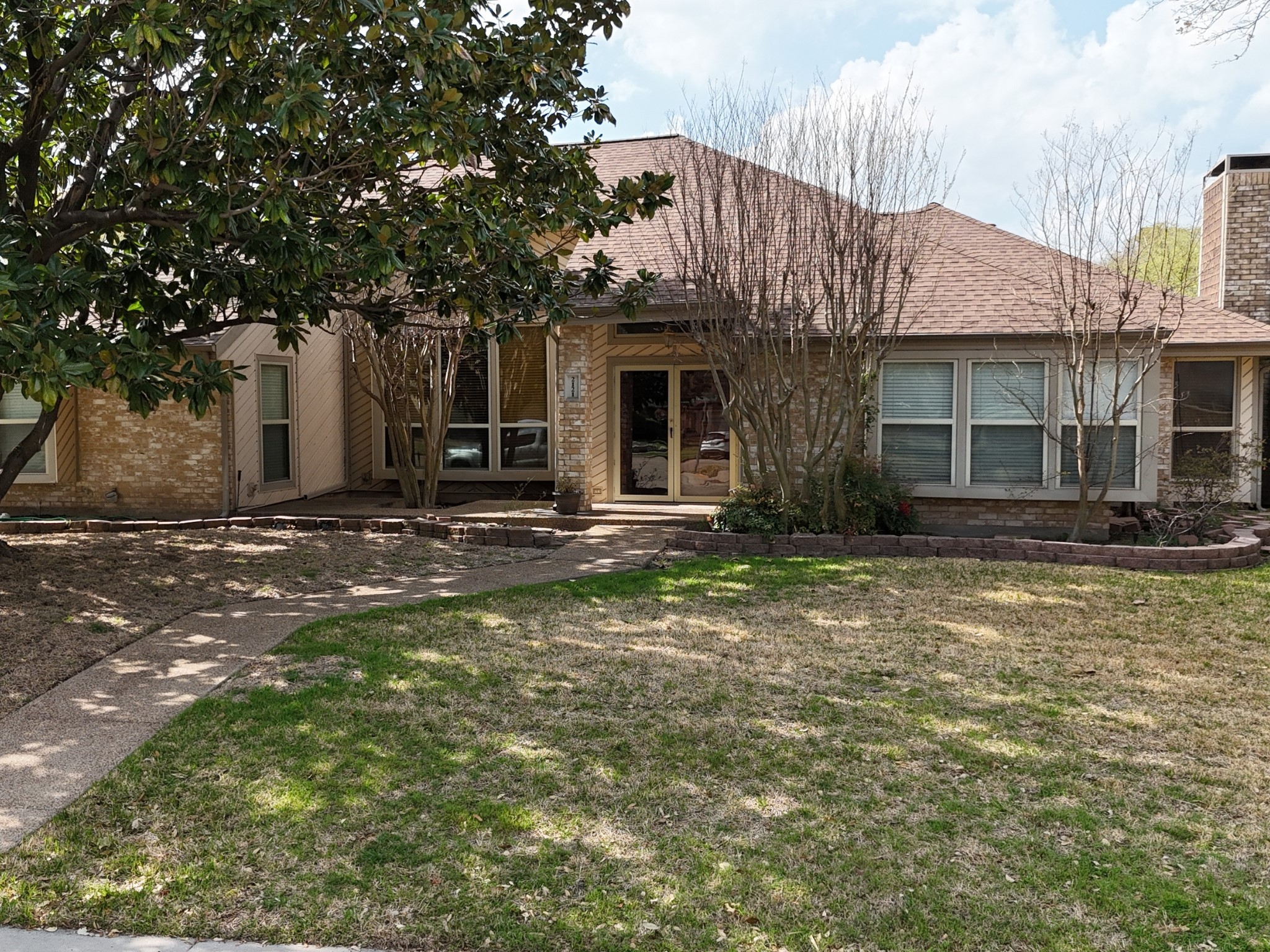 2121 Woodburn Corners