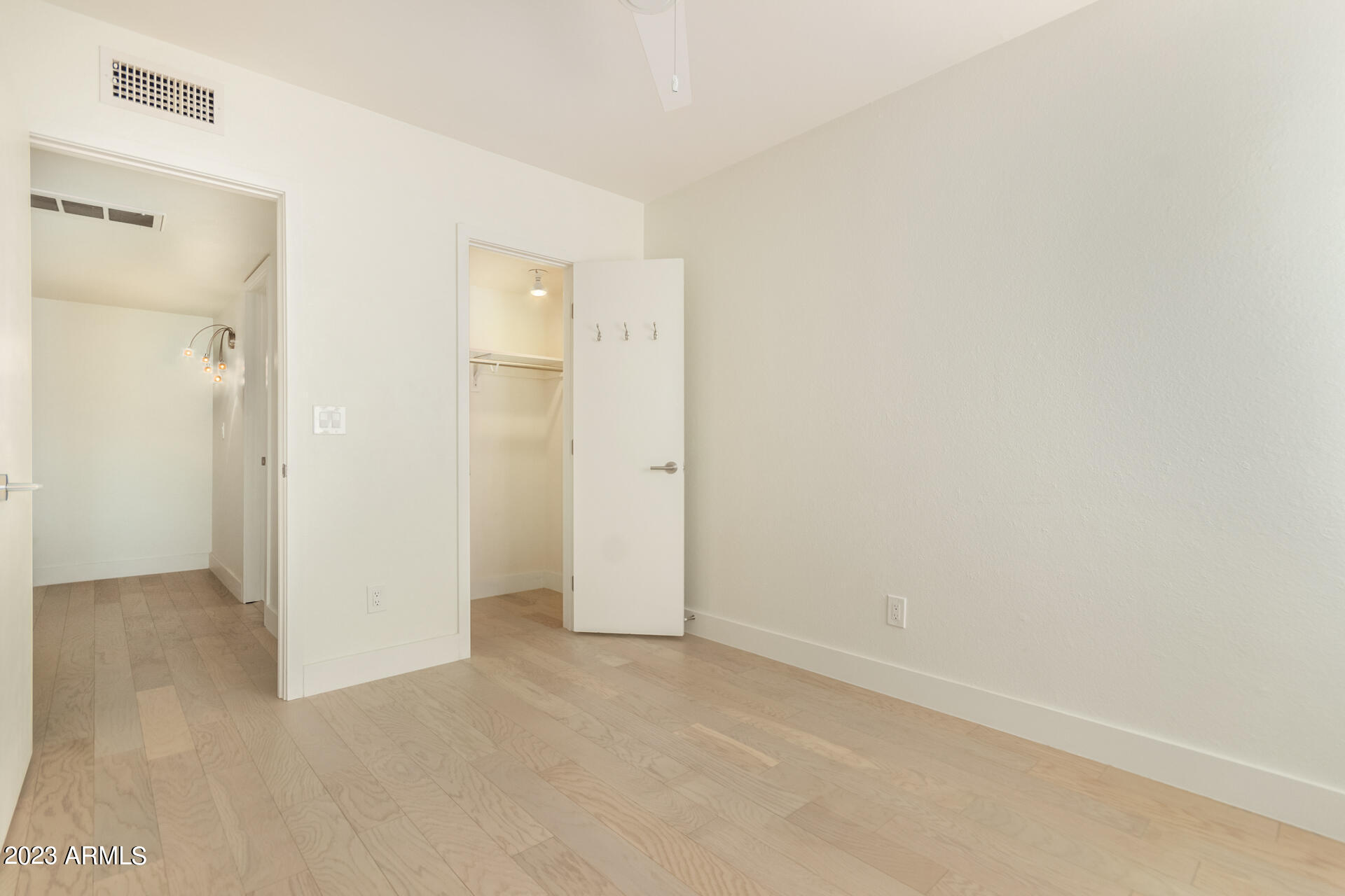 827 E COCHISE Drive Unit: B
