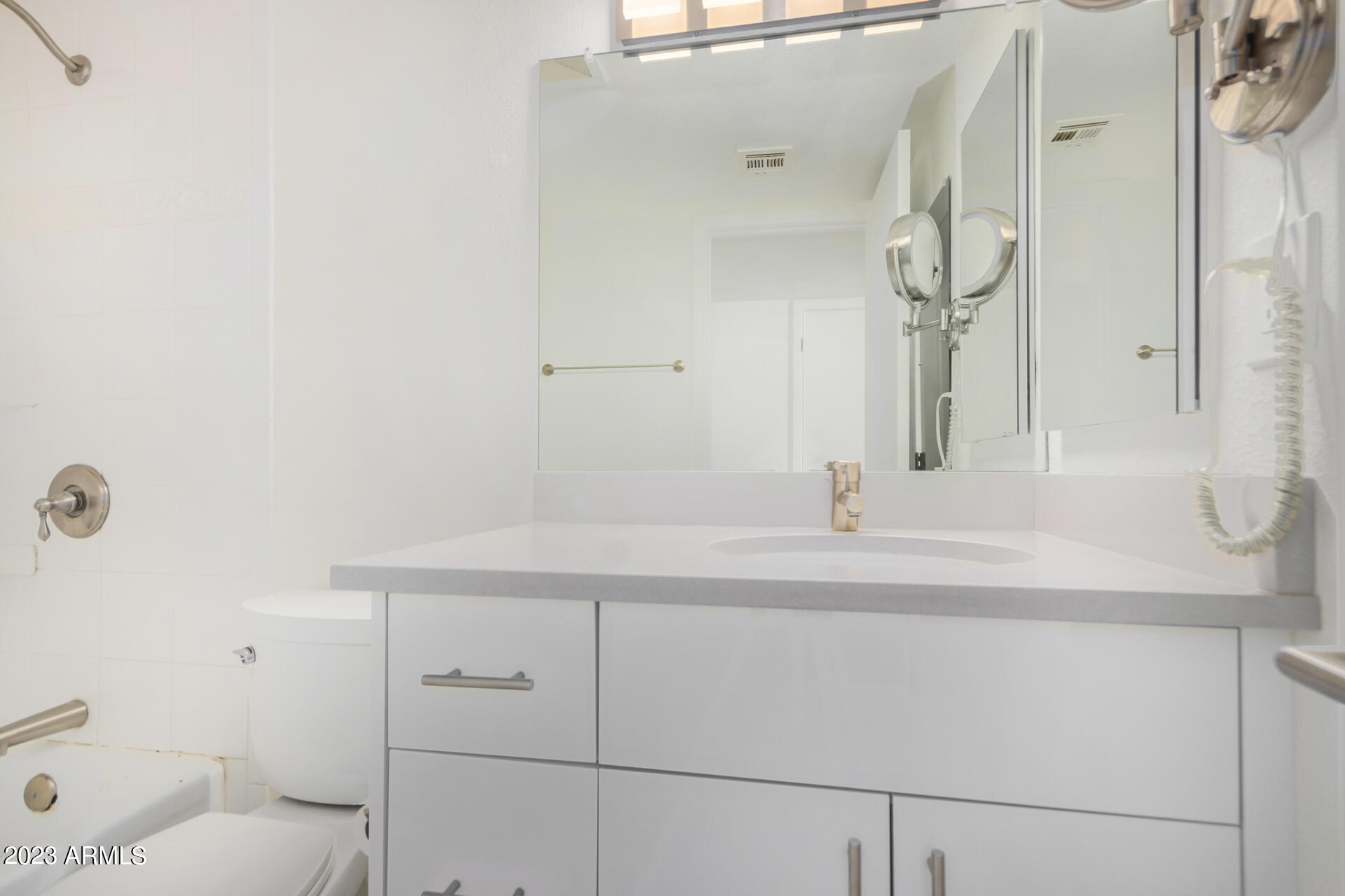827 E COCHISE Drive Unit: B