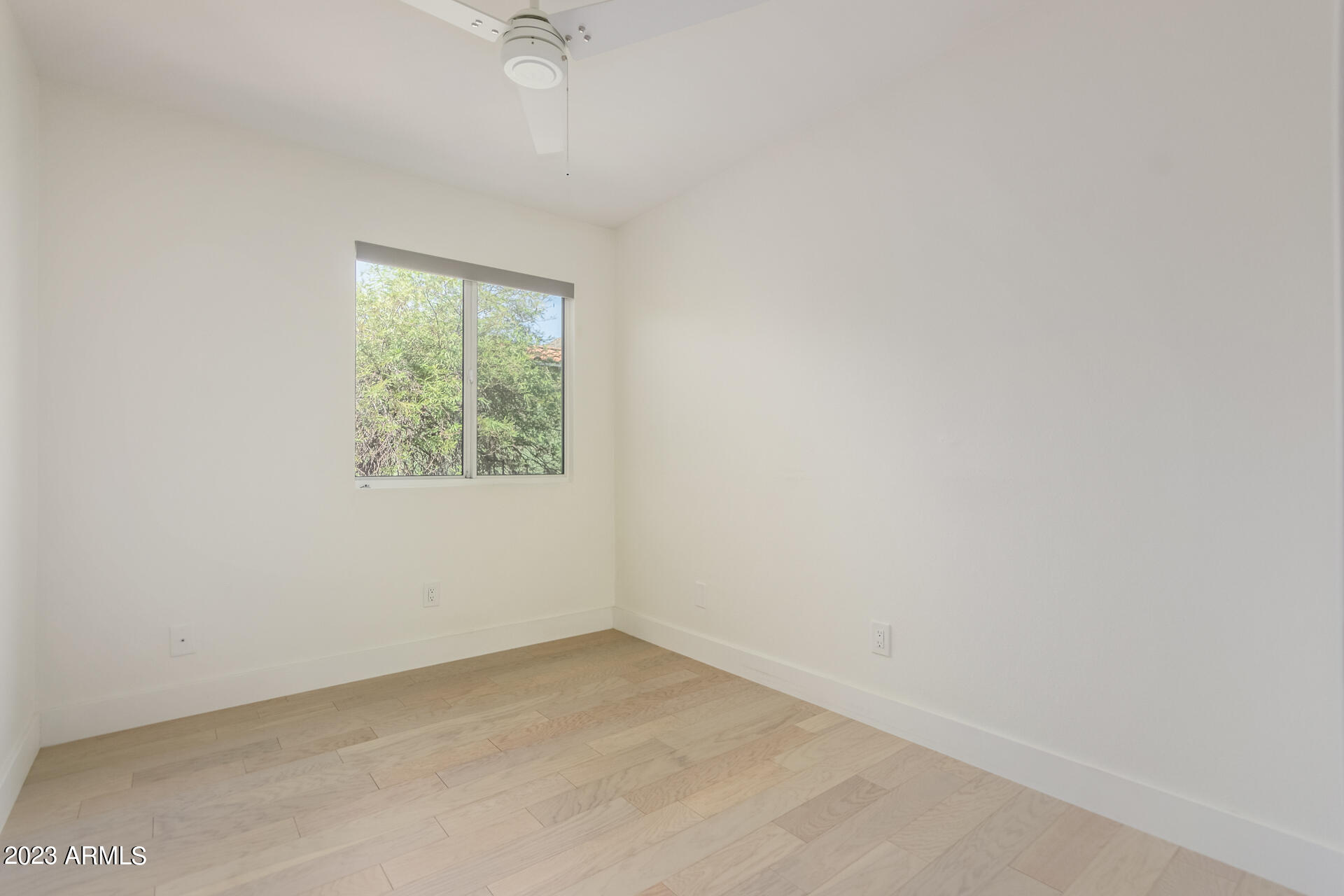 827 E COCHISE Drive Unit: B