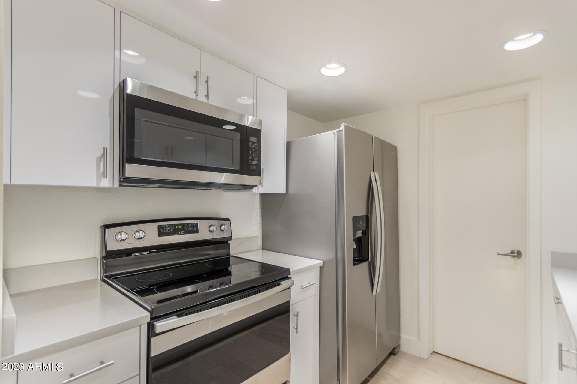 827 E COCHISE Drive Unit: B