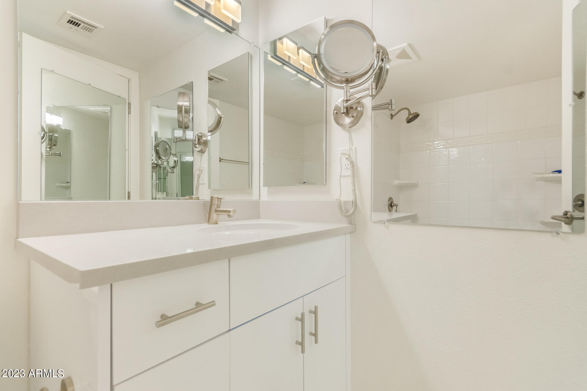 827 E COCHISE Drive Unit: B