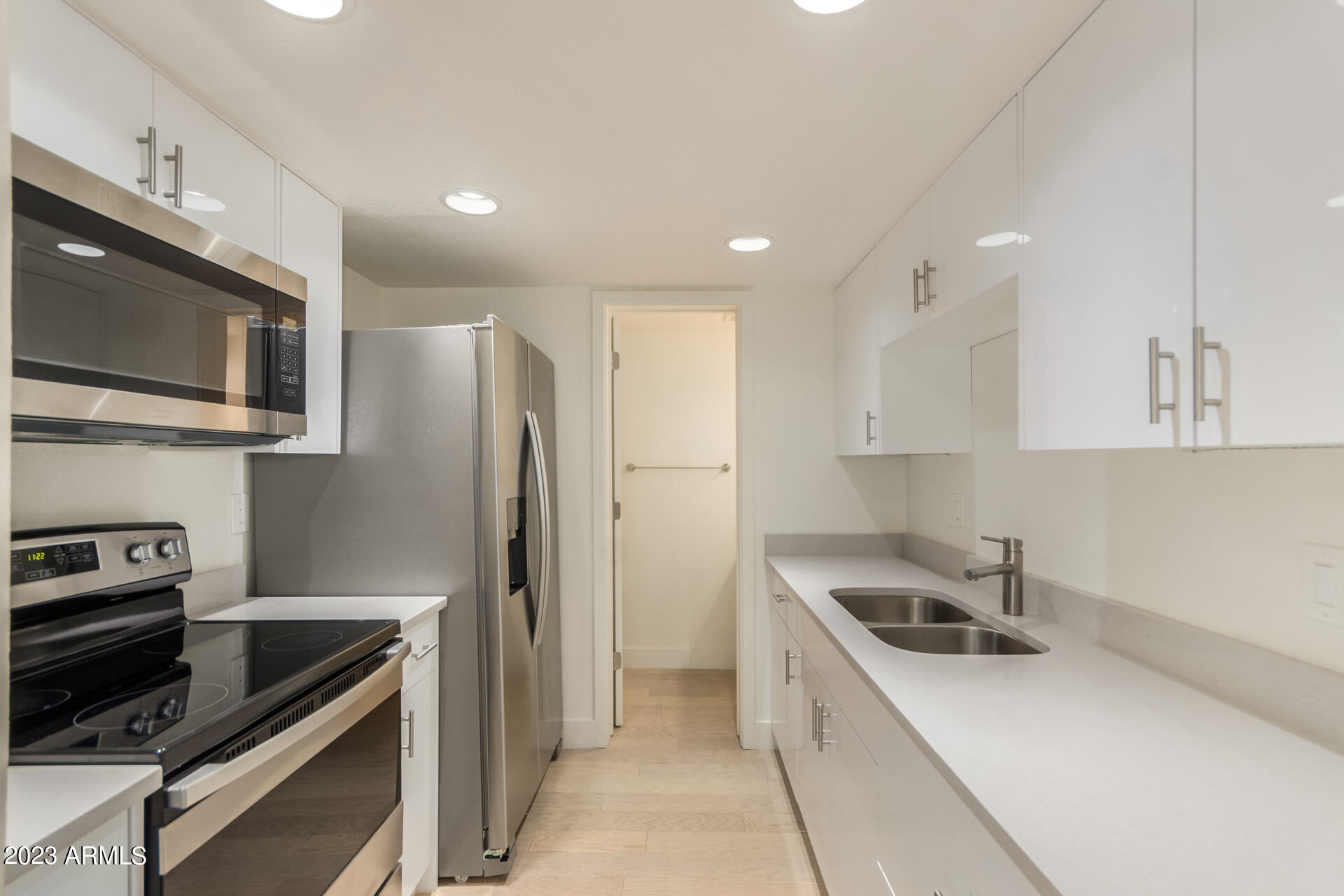 827 E COCHISE Drive Unit: B