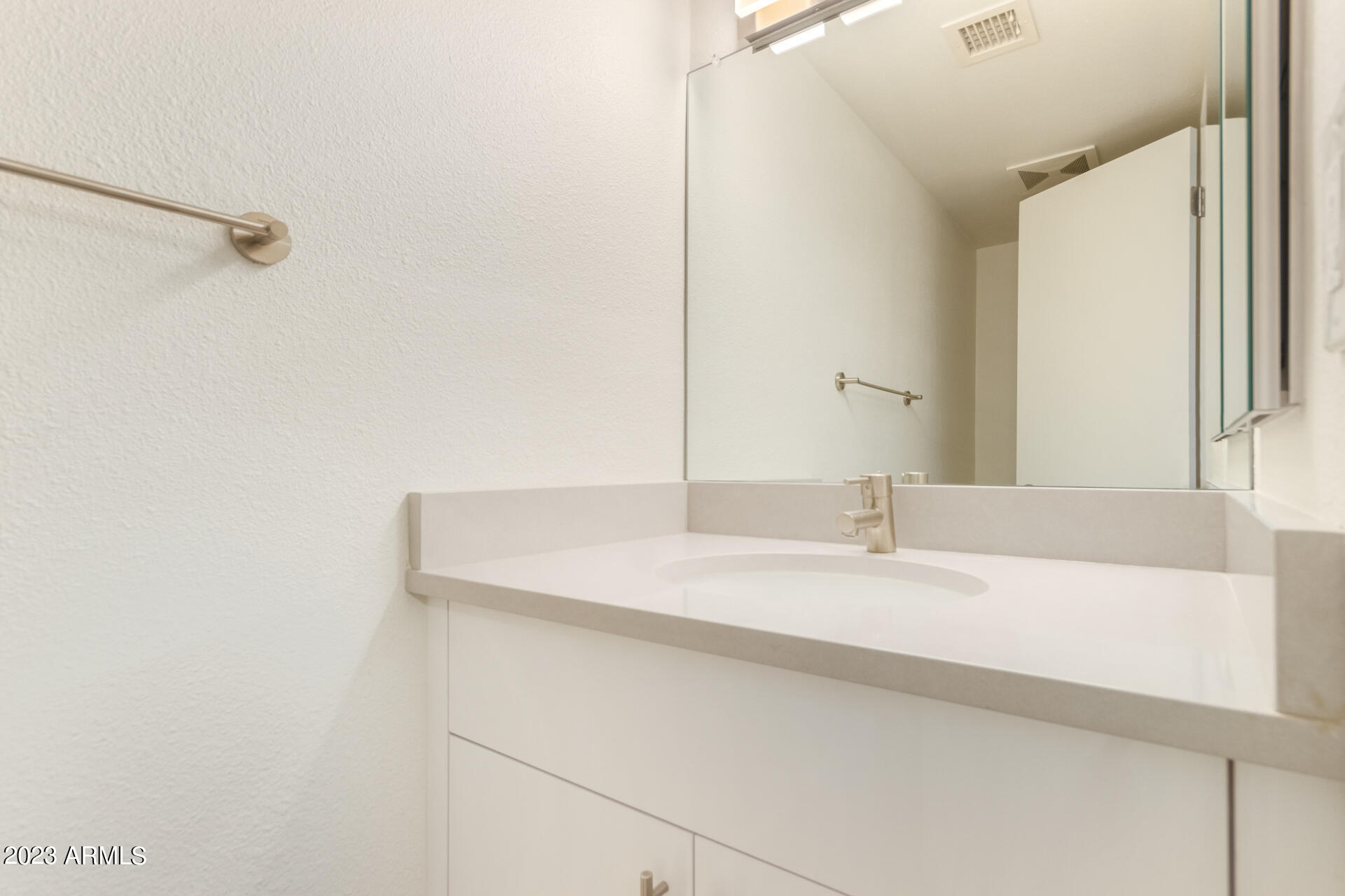 827 E COCHISE Drive Unit: B