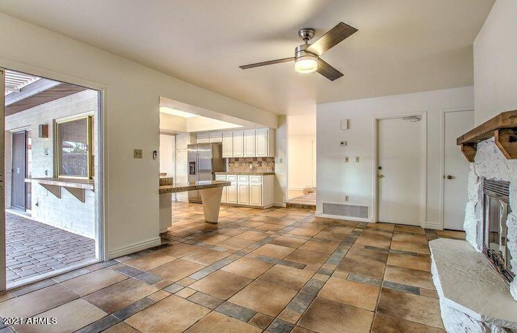 6129 E EDGEMONT Avenue