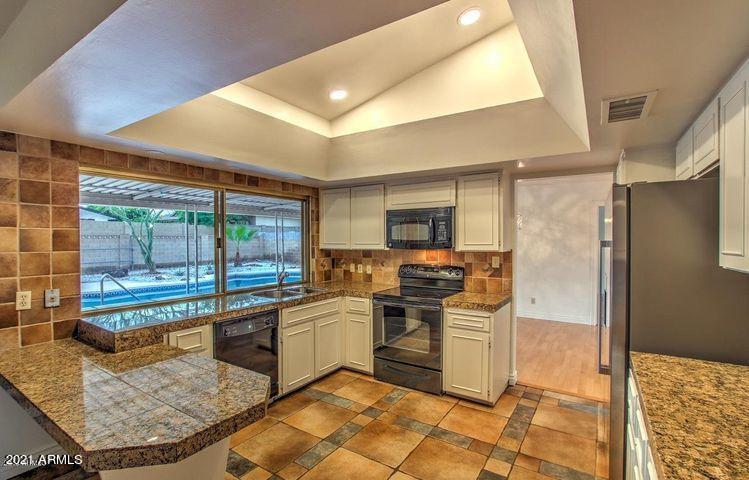 6129 E EDGEMONT Avenue