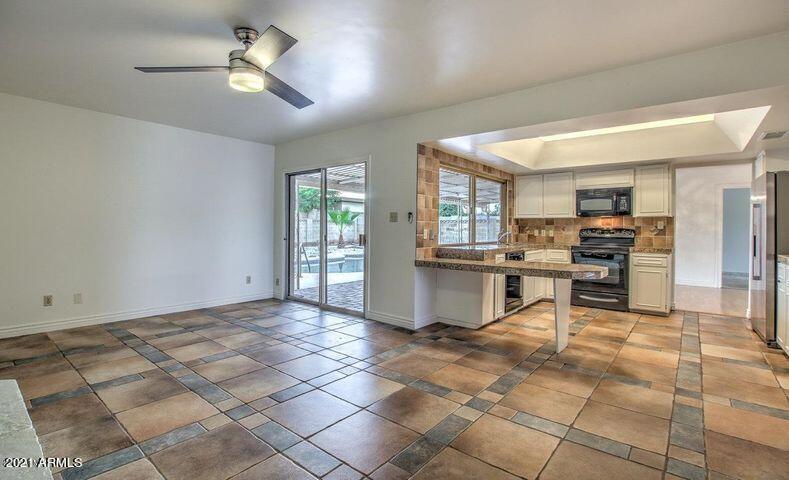 6129 E EDGEMONT Avenue