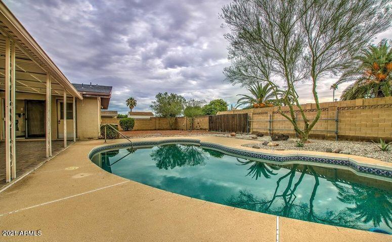 6129 E EDGEMONT Avenue