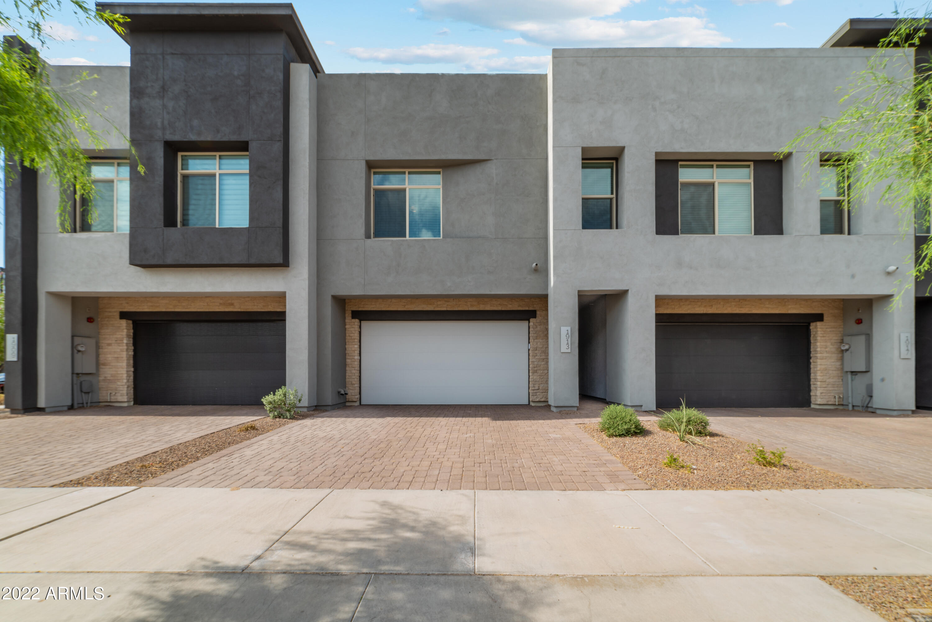 1913 W KINFIELD Trail