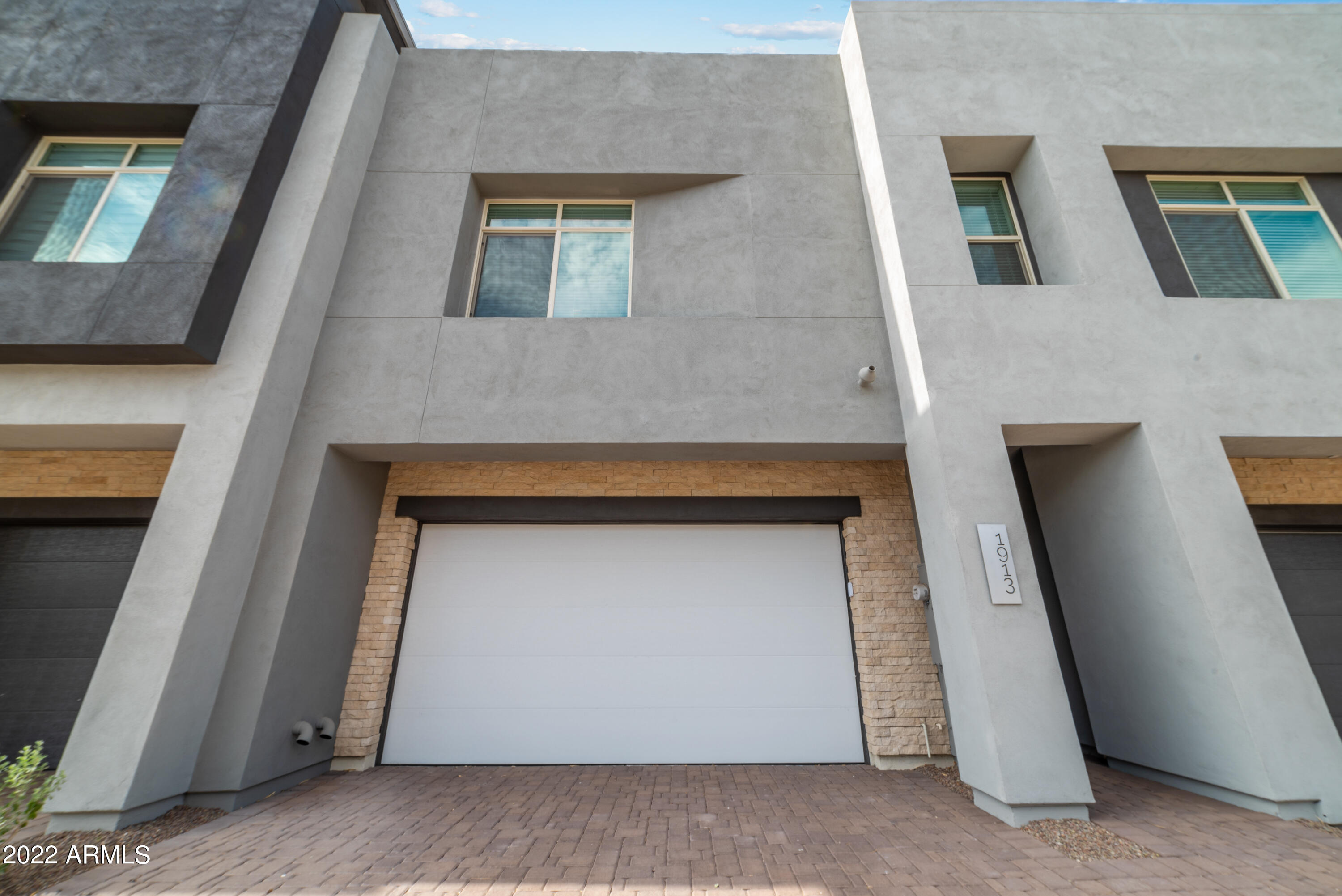 1913 W KINFIELD Trail