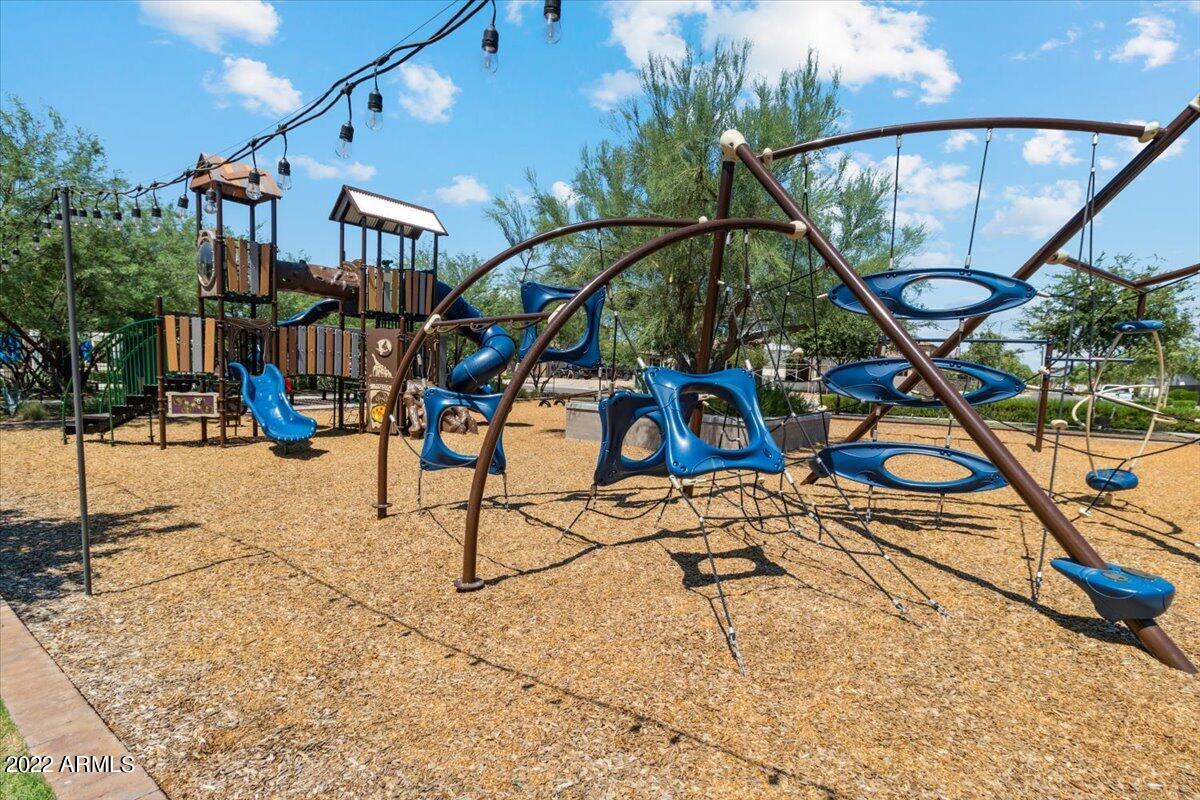 1913 W KINFIELD Trail