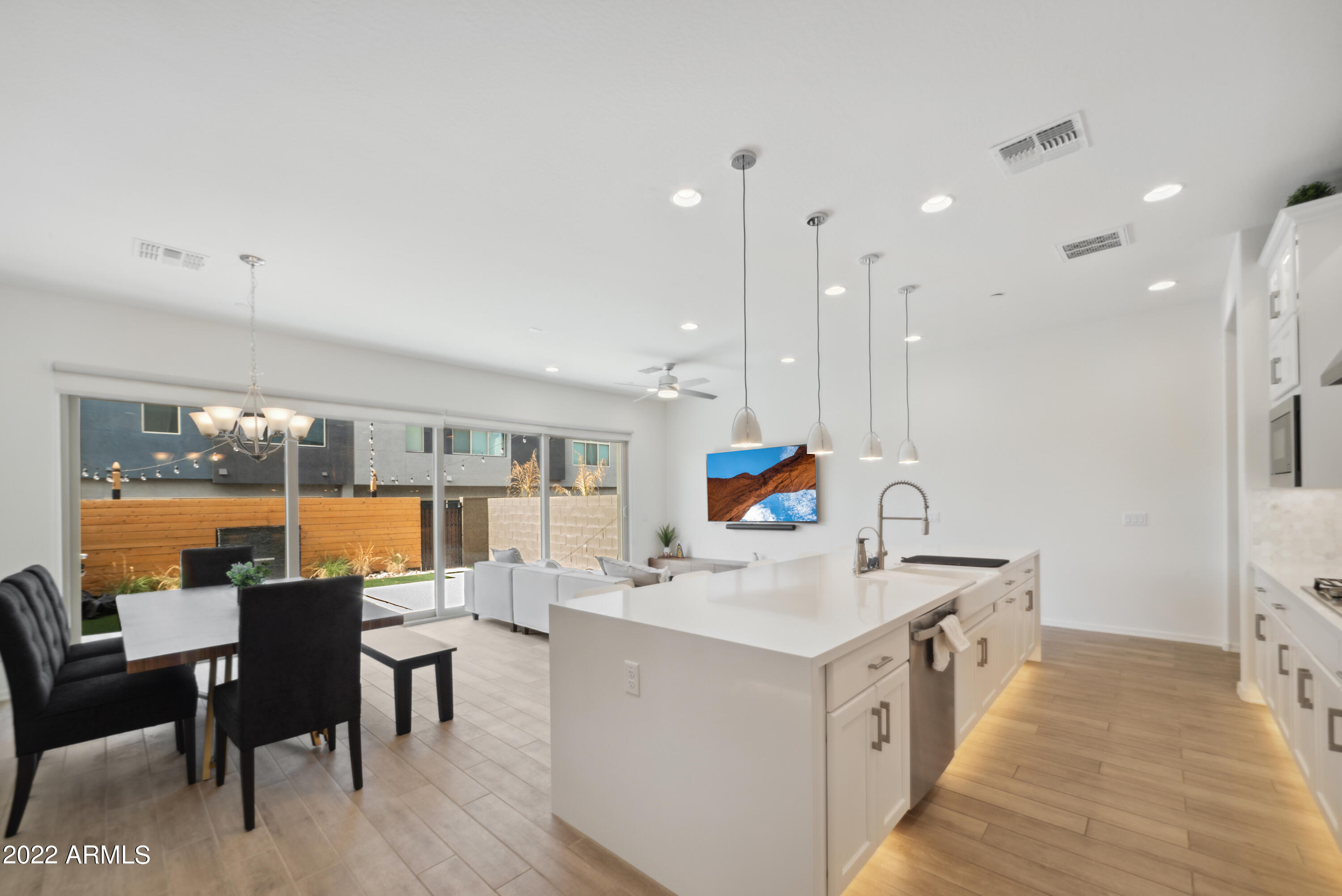 1913 W KINFIELD Trail