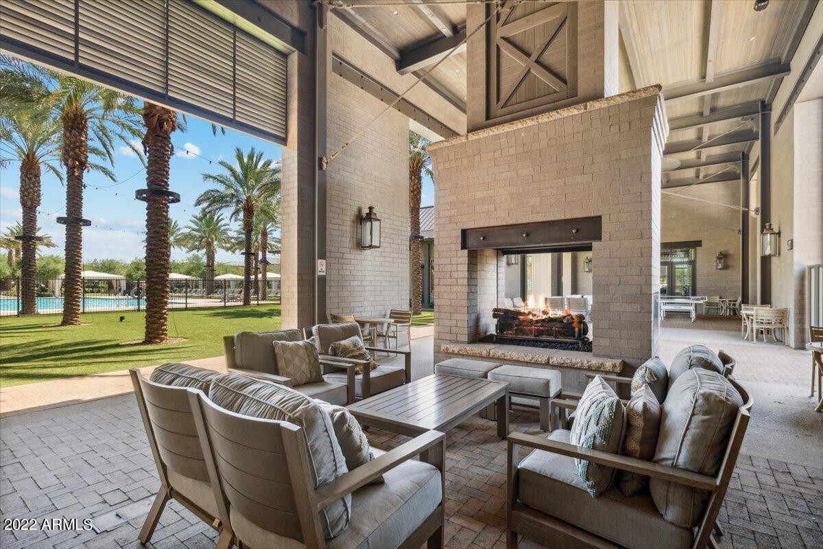 1913 W KINFIELD Trail