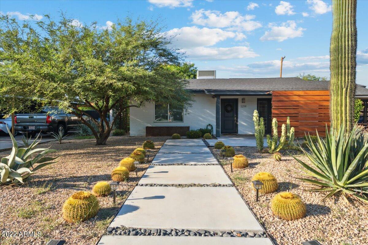 3214 E CLARENDON Avenue