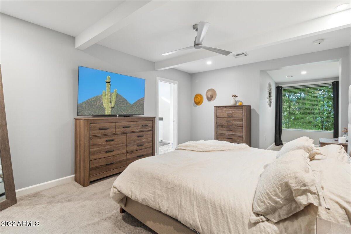 3214 E CLARENDON Avenue