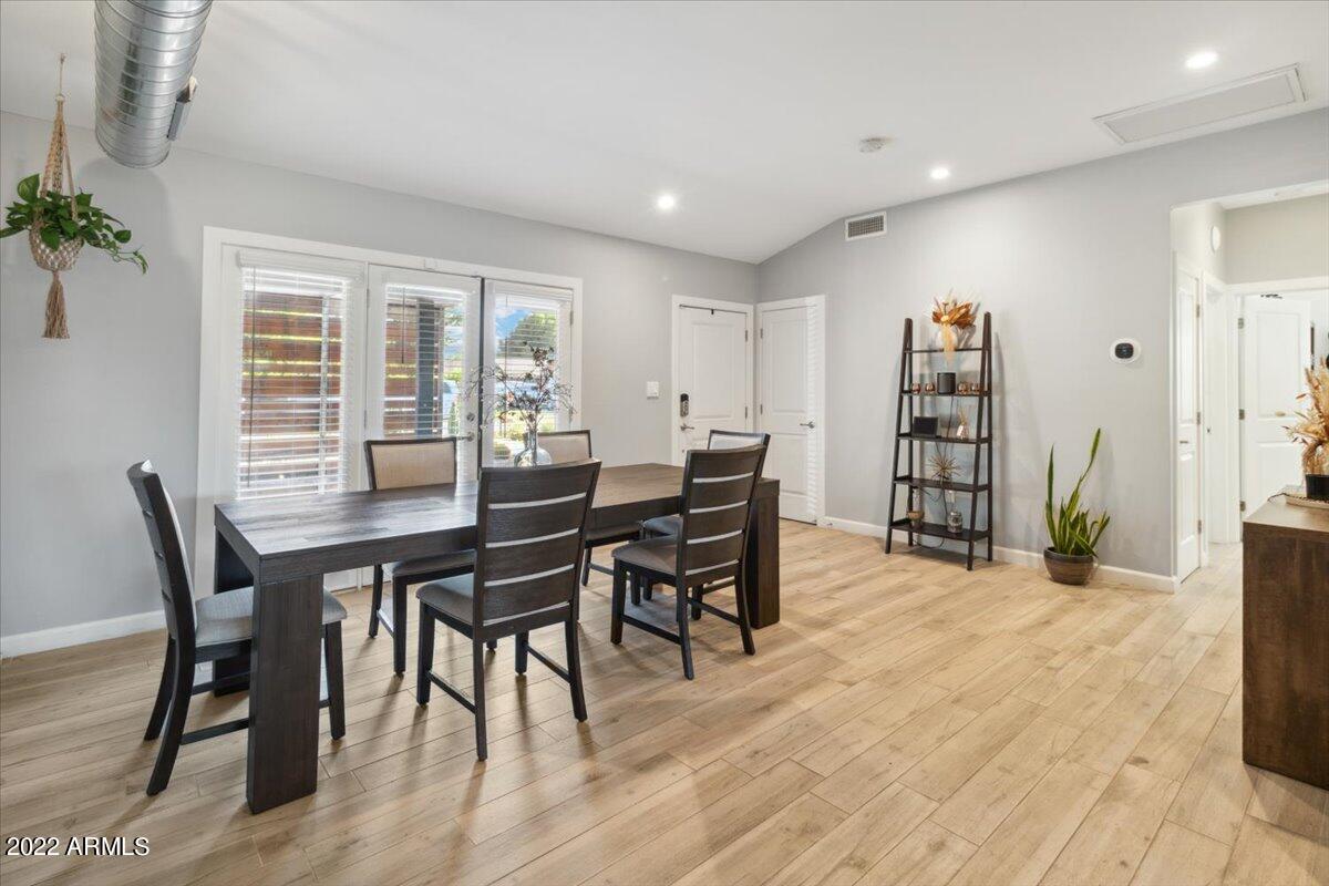 3214 E CLARENDON Avenue