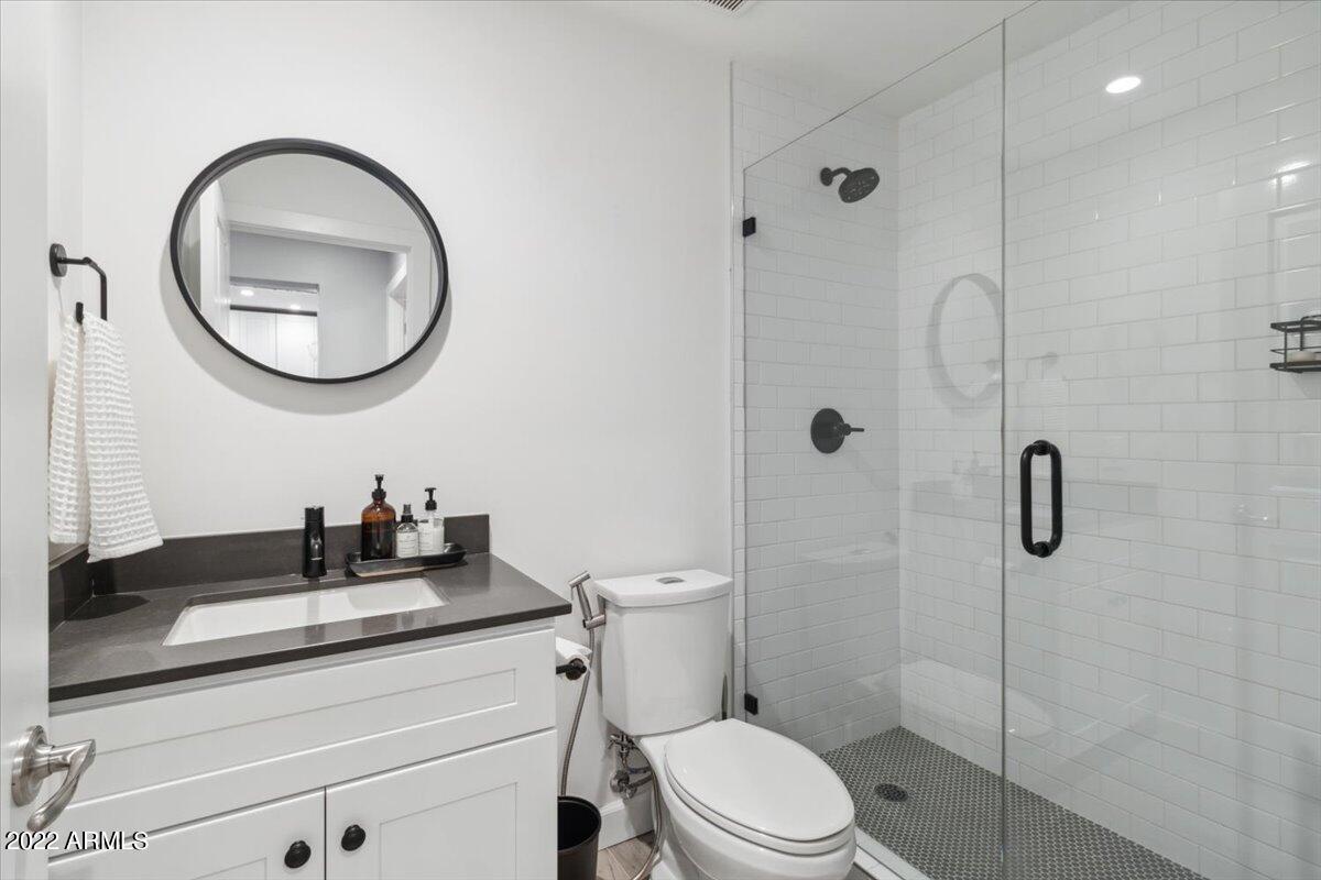 3214 E CLARENDON Avenue