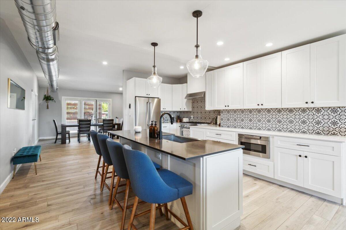 3214 E CLARENDON Avenue