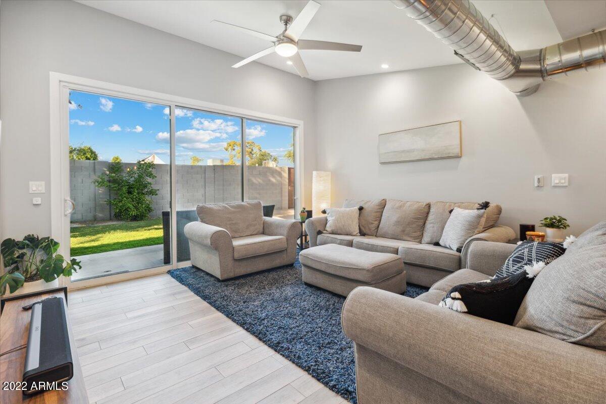 3214 E CLARENDON Avenue