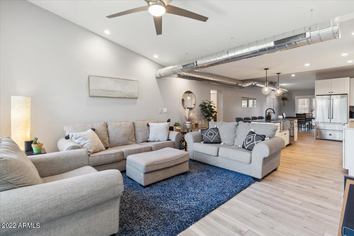 3214 E CLARENDON Avenue