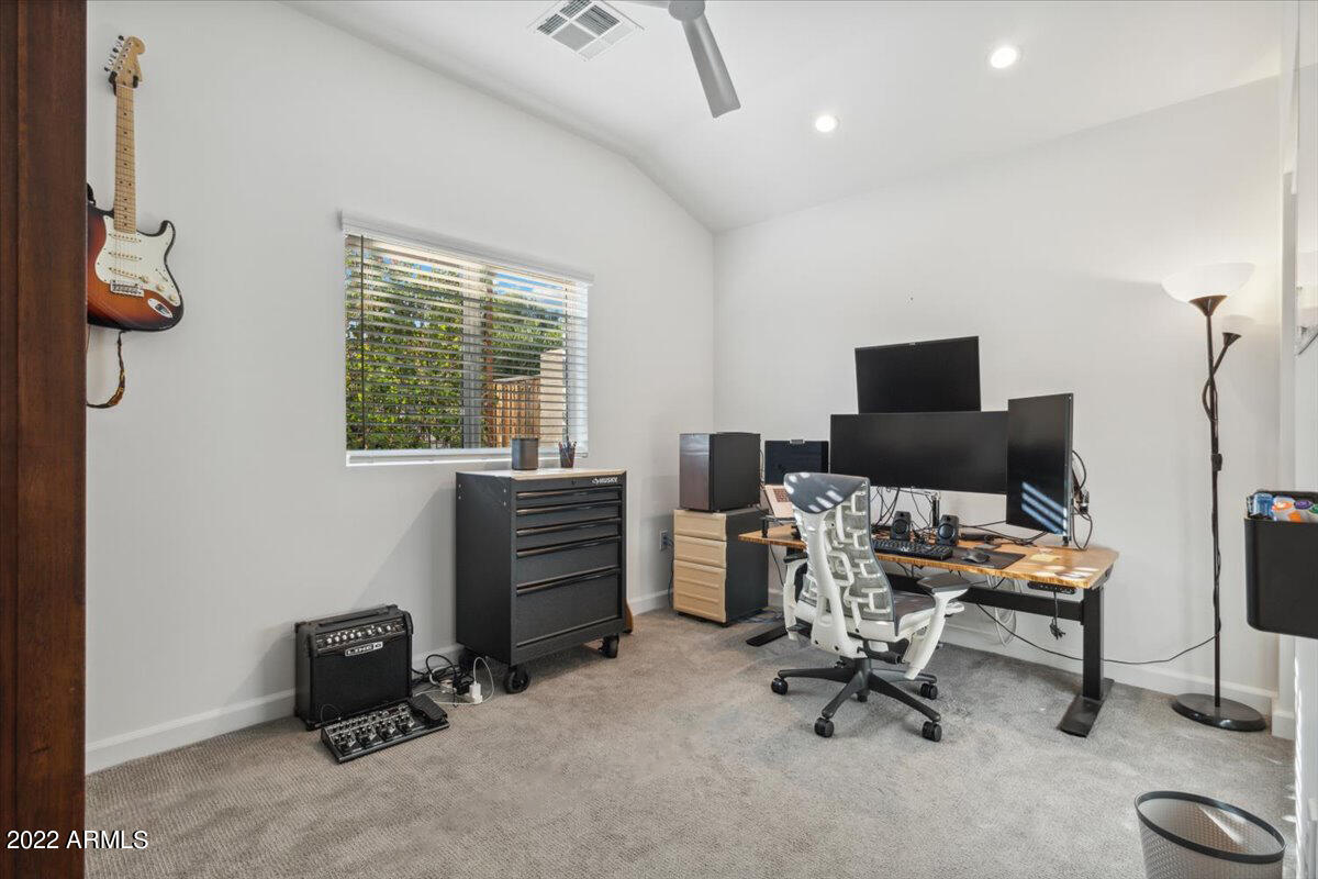 3214 E CLARENDON Avenue