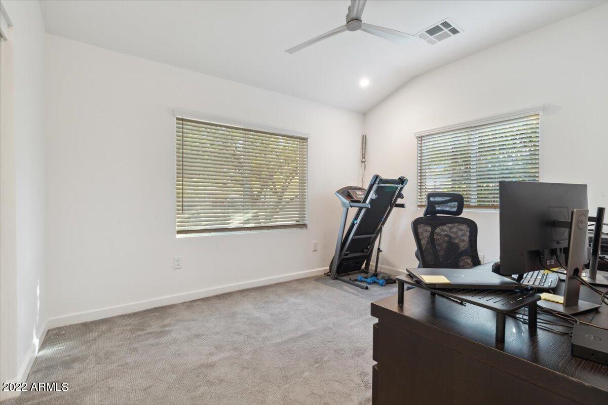 3214 E CLARENDON Avenue