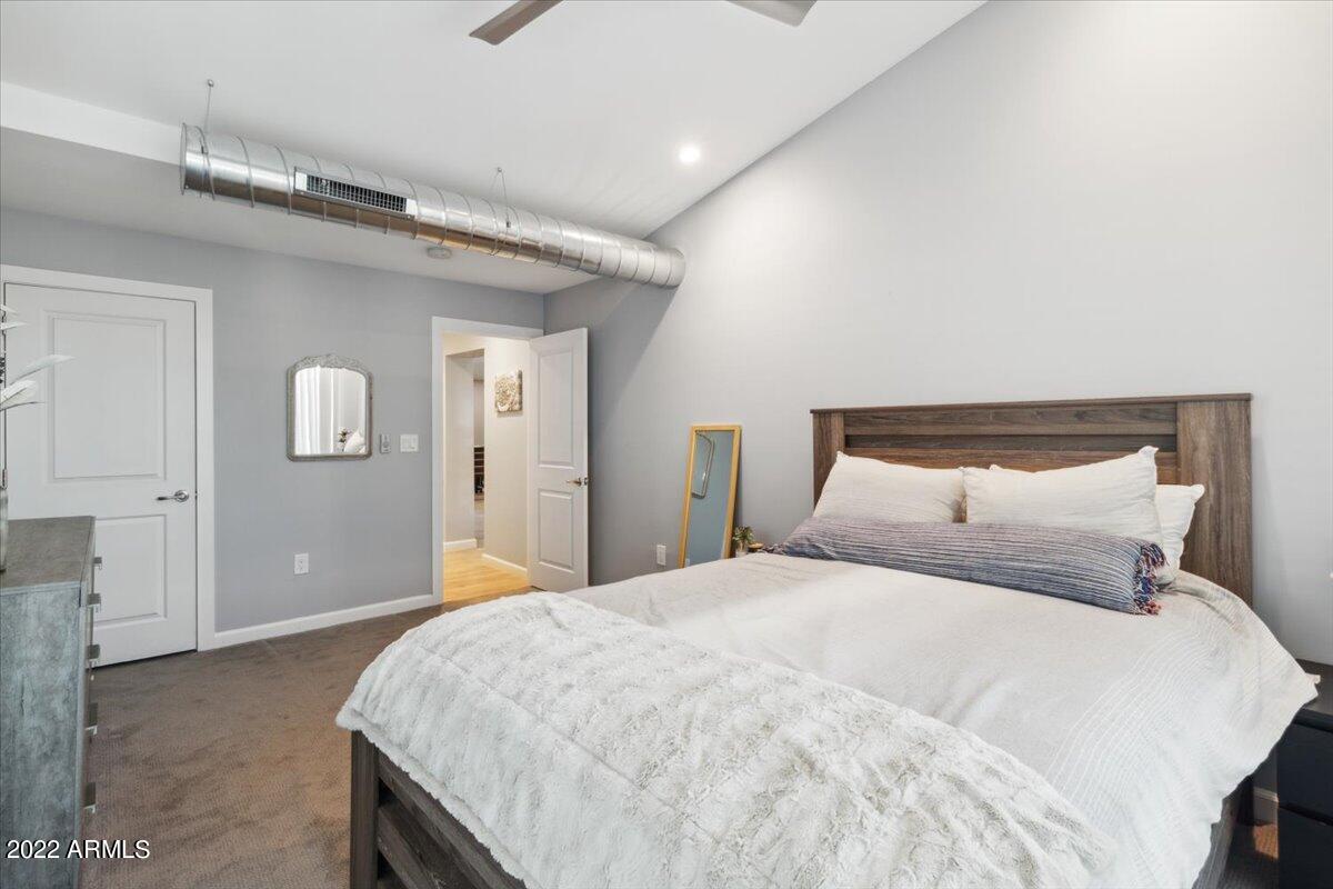 3214 E CLARENDON Avenue