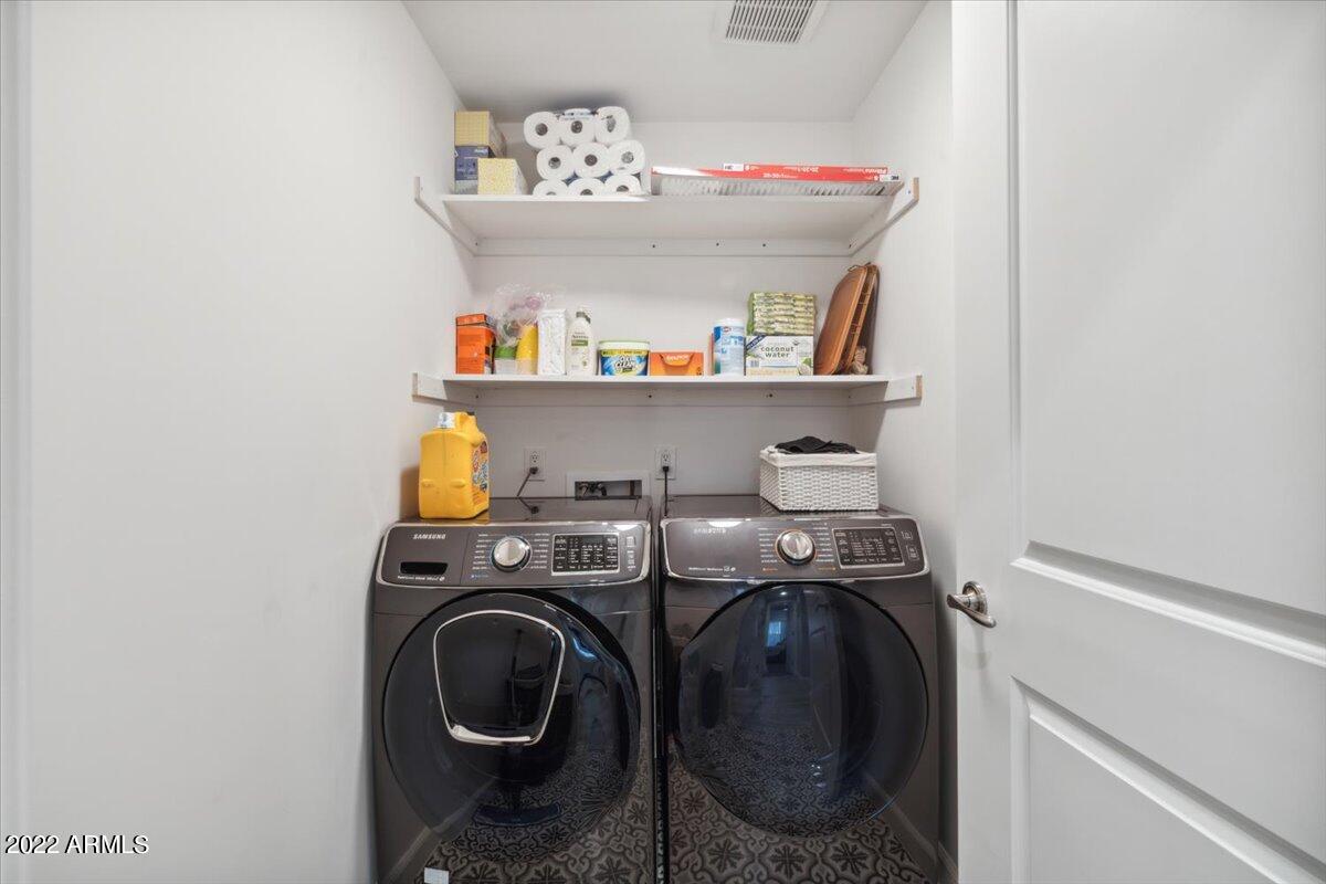 3214 E CLARENDON Avenue