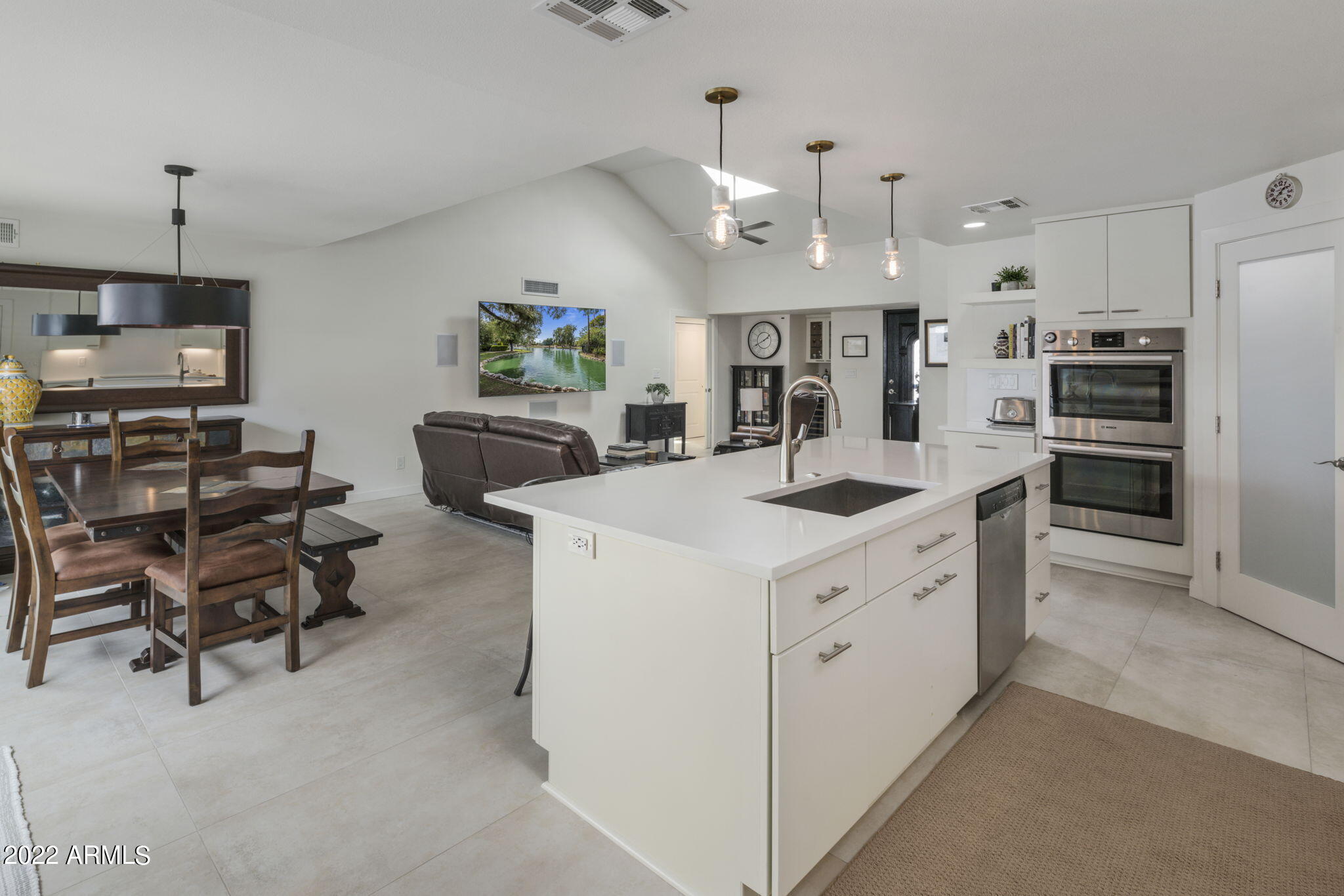 8746 E VIA TAZ NORTE