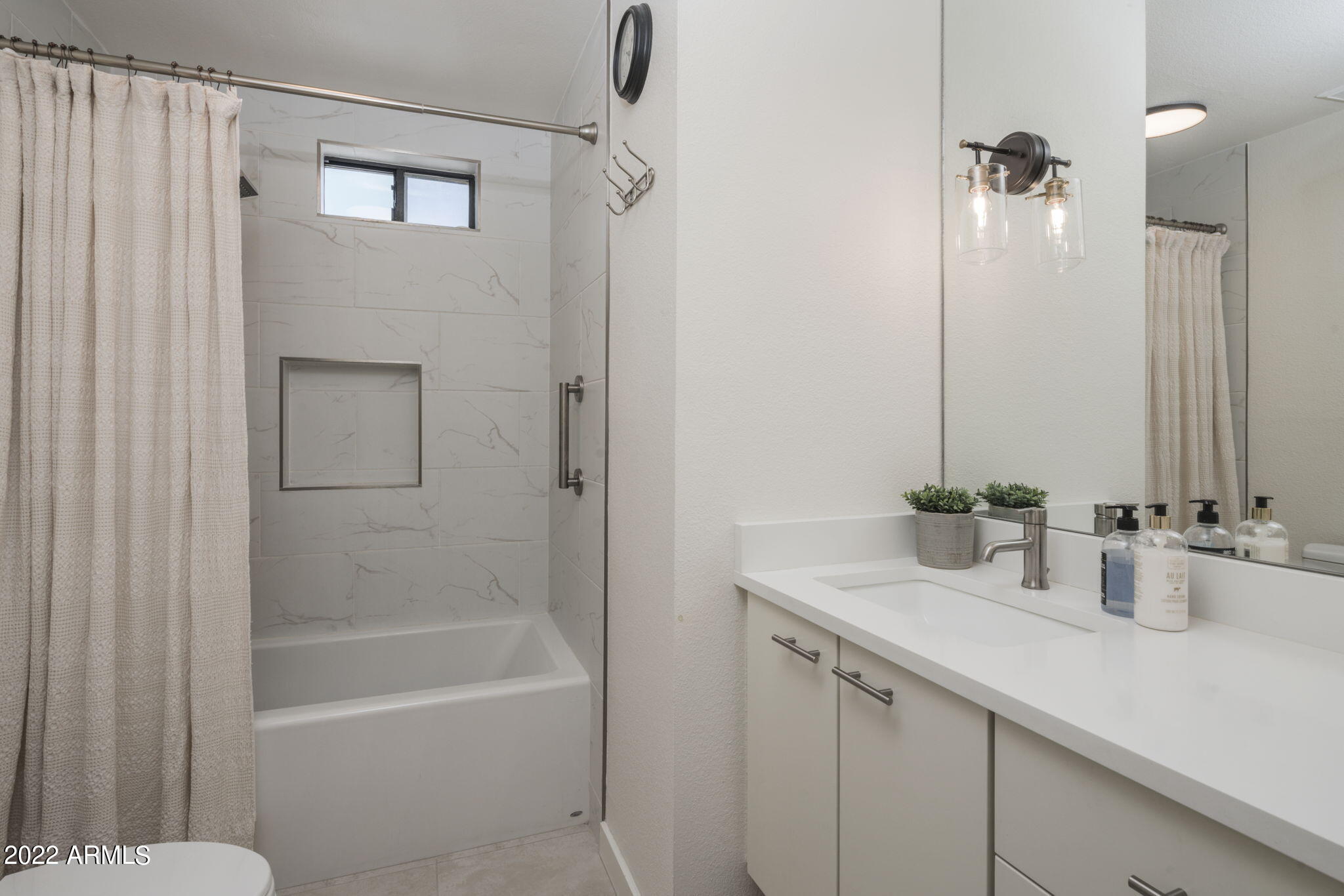 8746 E VIA TAZ NORTE