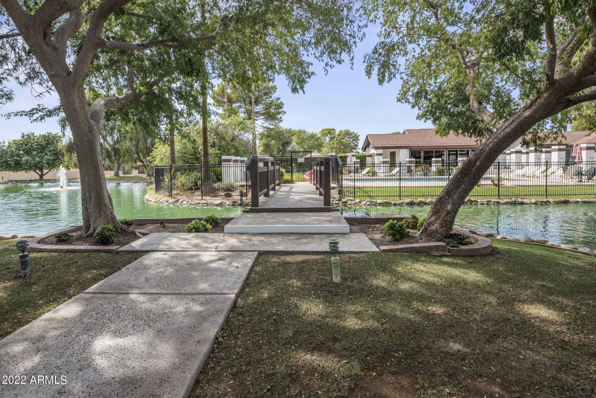 8746 E VIA TAZ NORTE