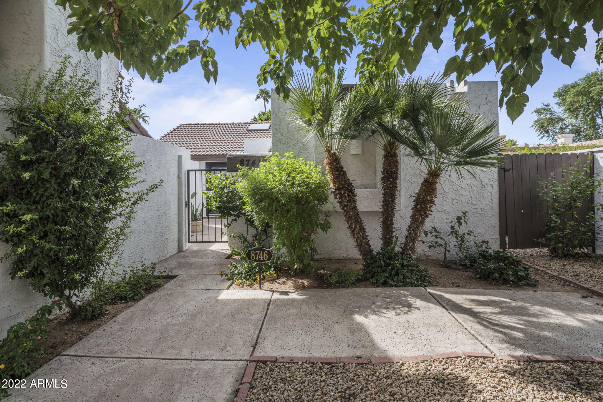 8746 E VIA TAZ NORTE