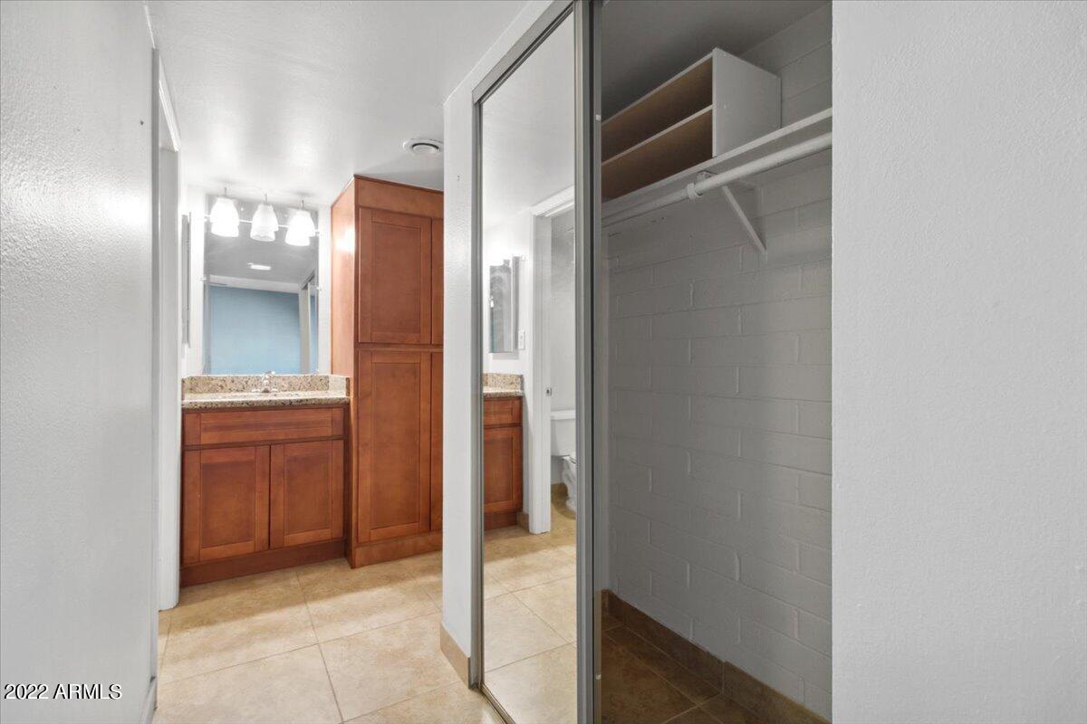 4041 E CAMELBACK Road, 5