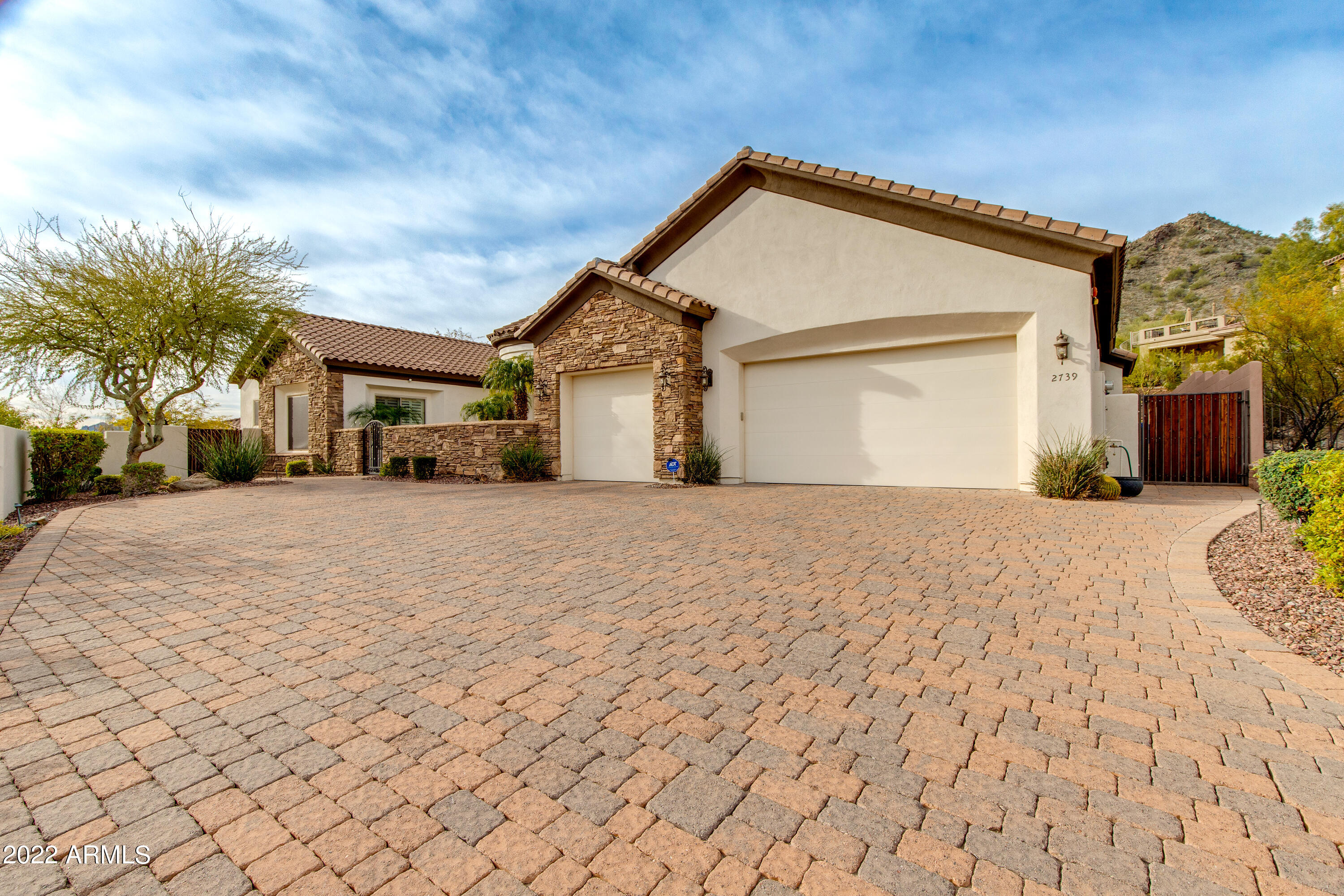 2739 E Redfield Road