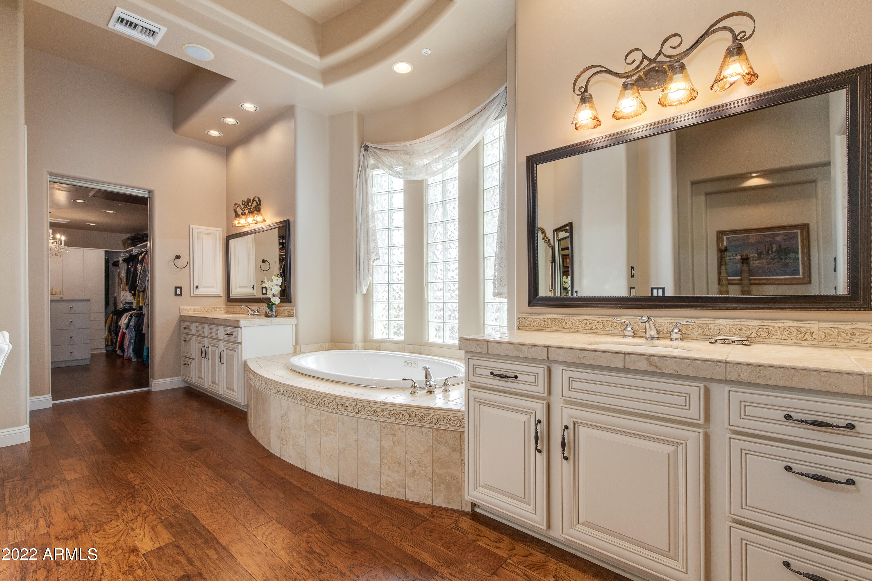 2739 E Redfield Road