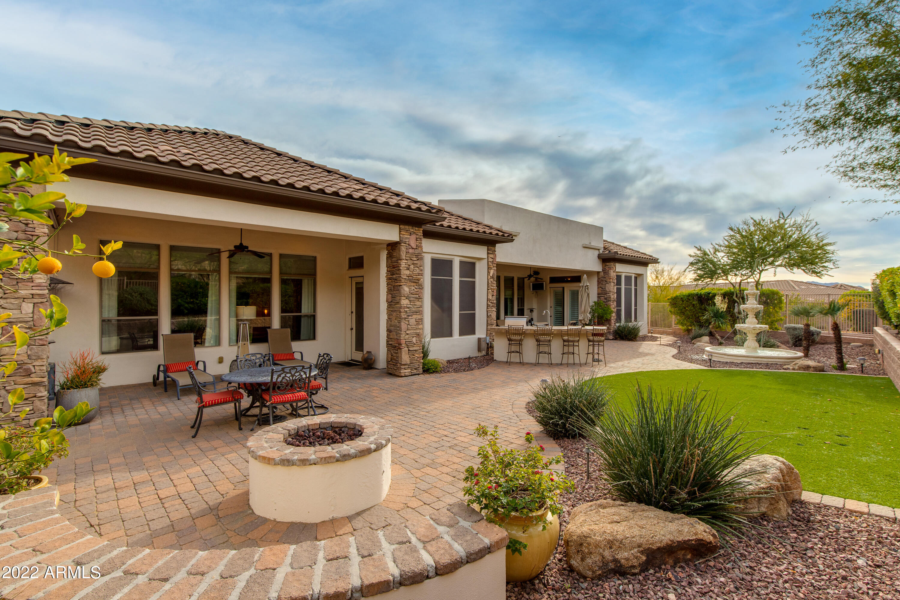 2739 E Redfield Road