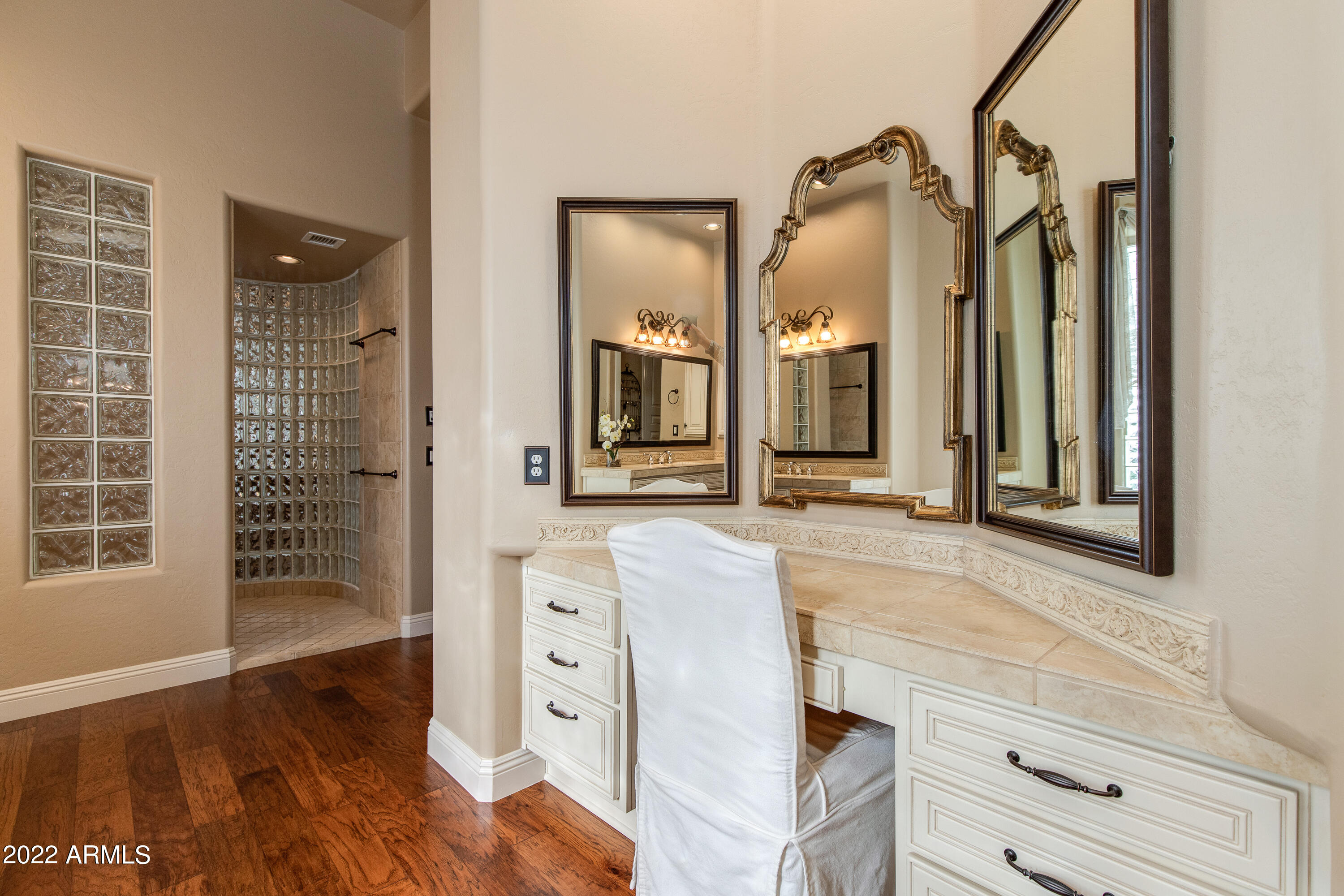 2739 E Redfield Road