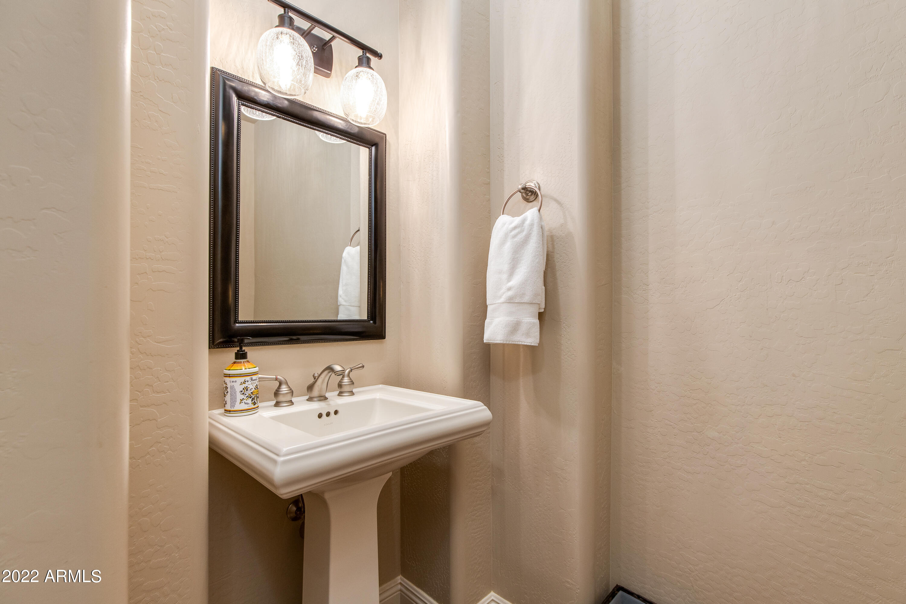 2739 E Redfield Road