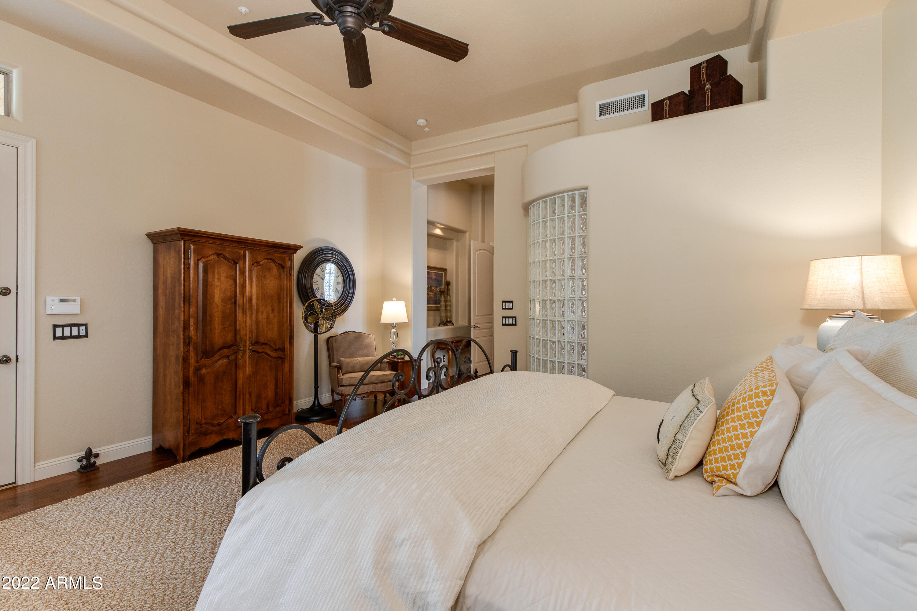 2739 E Redfield Road