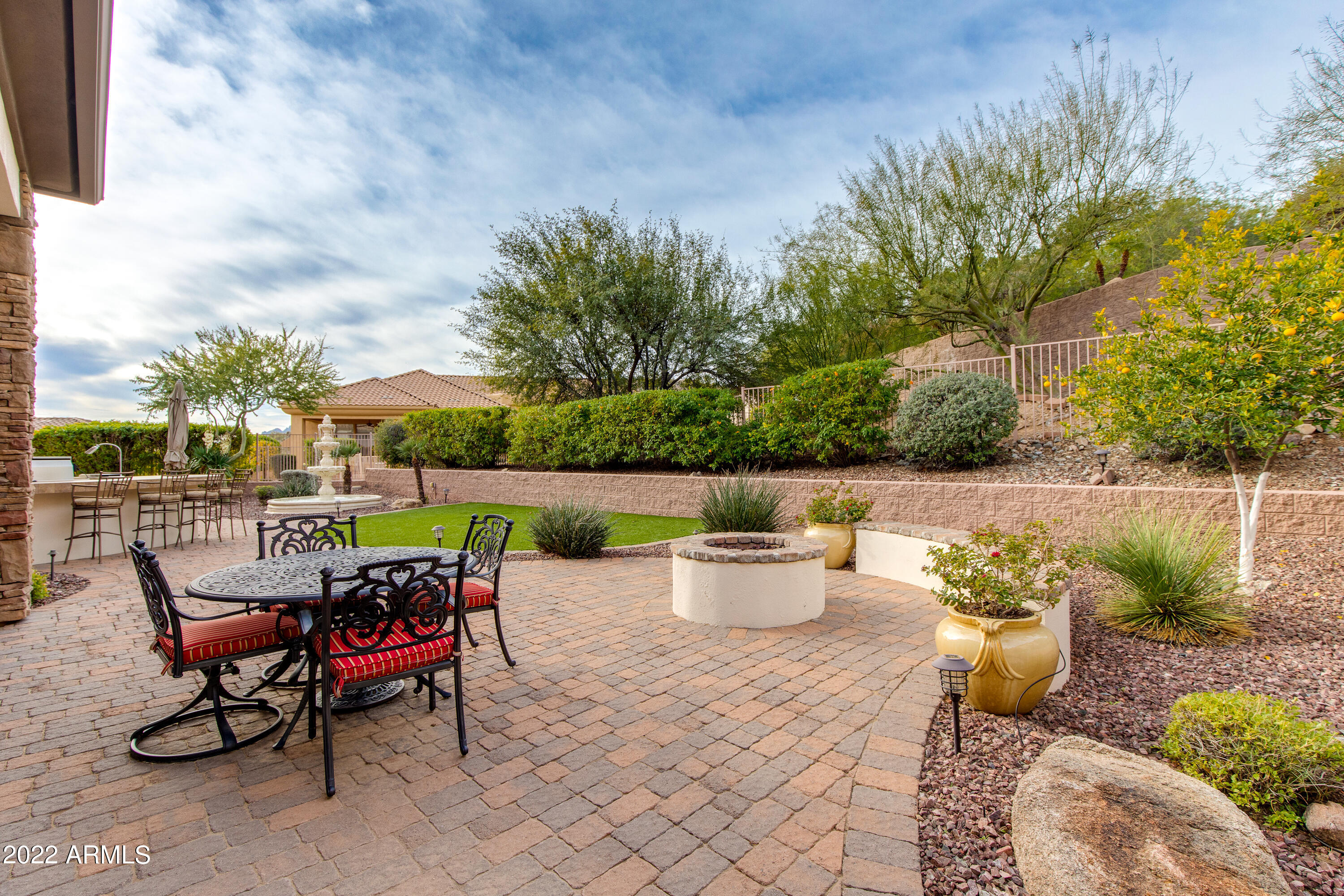 2739 E Redfield Road