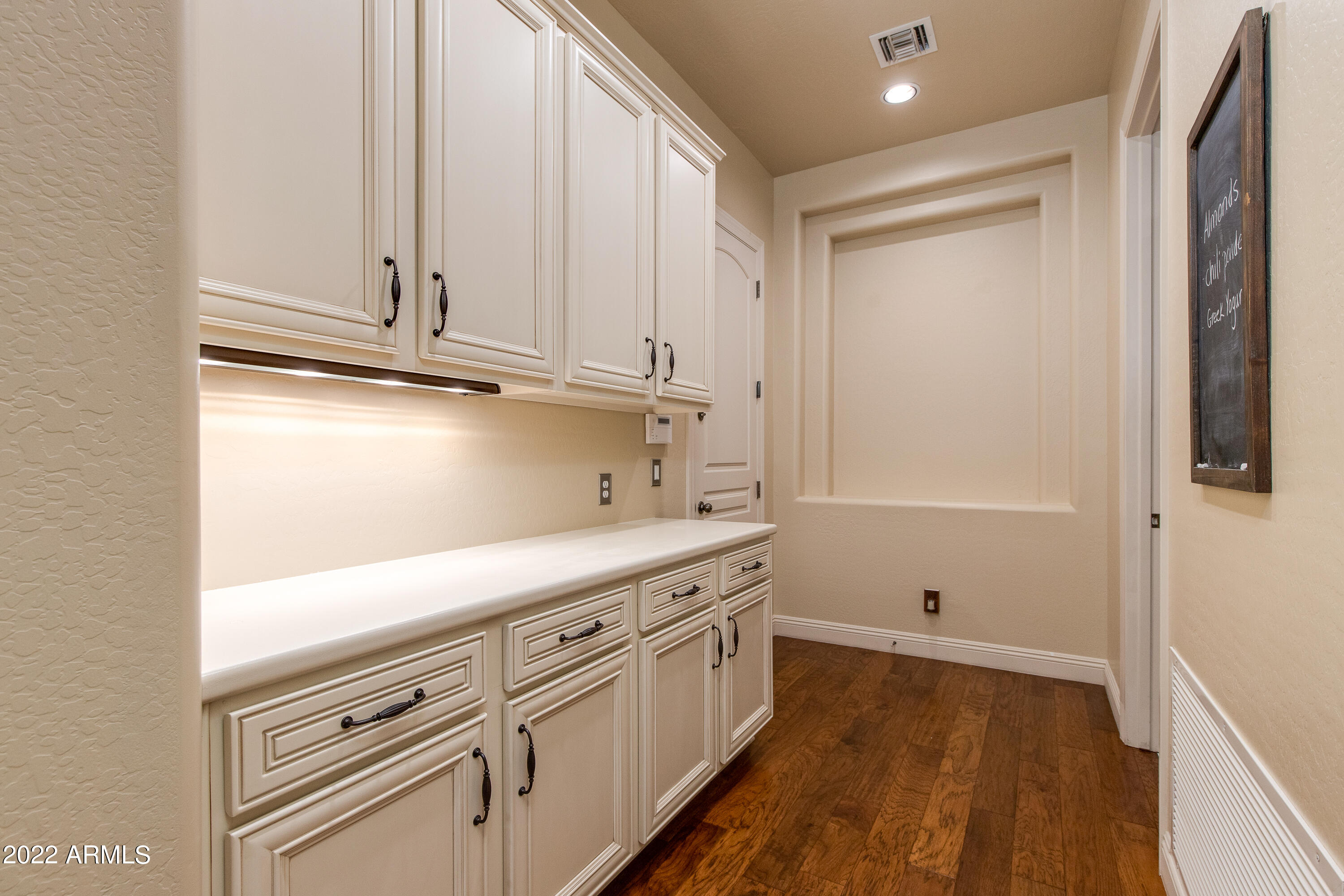 2739 E Redfield Road