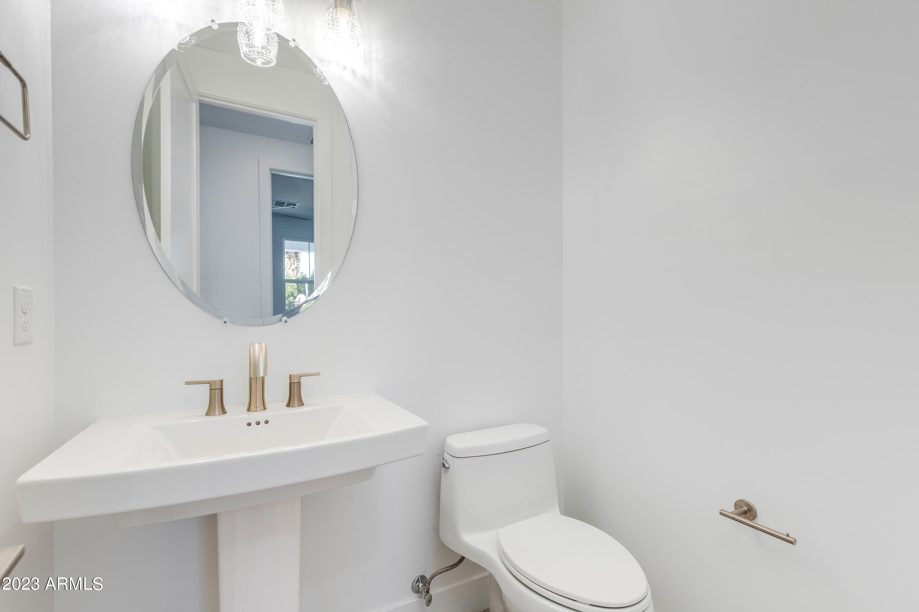 4003 E HAZELWOOD Street