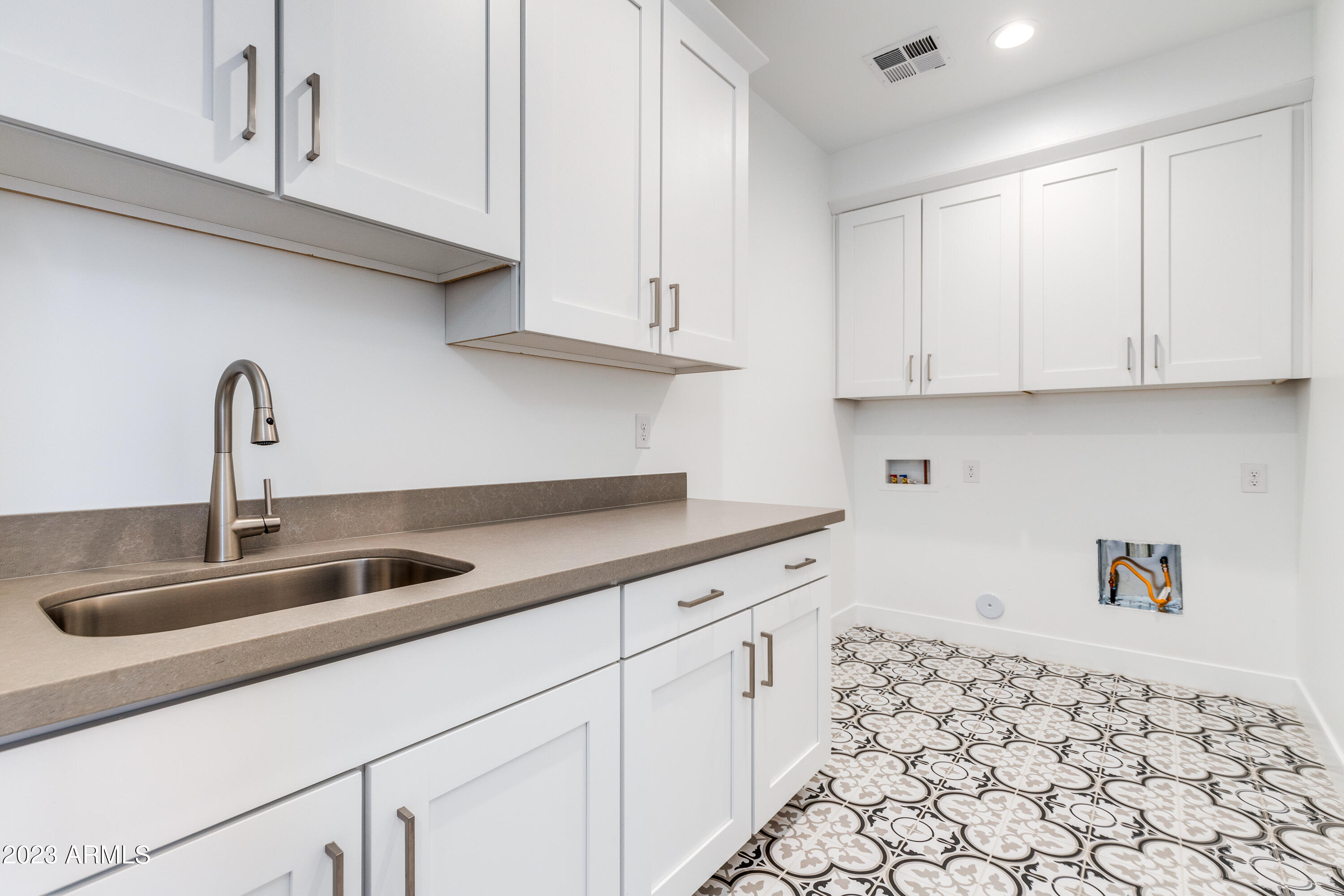 4003 E HAZELWOOD Street