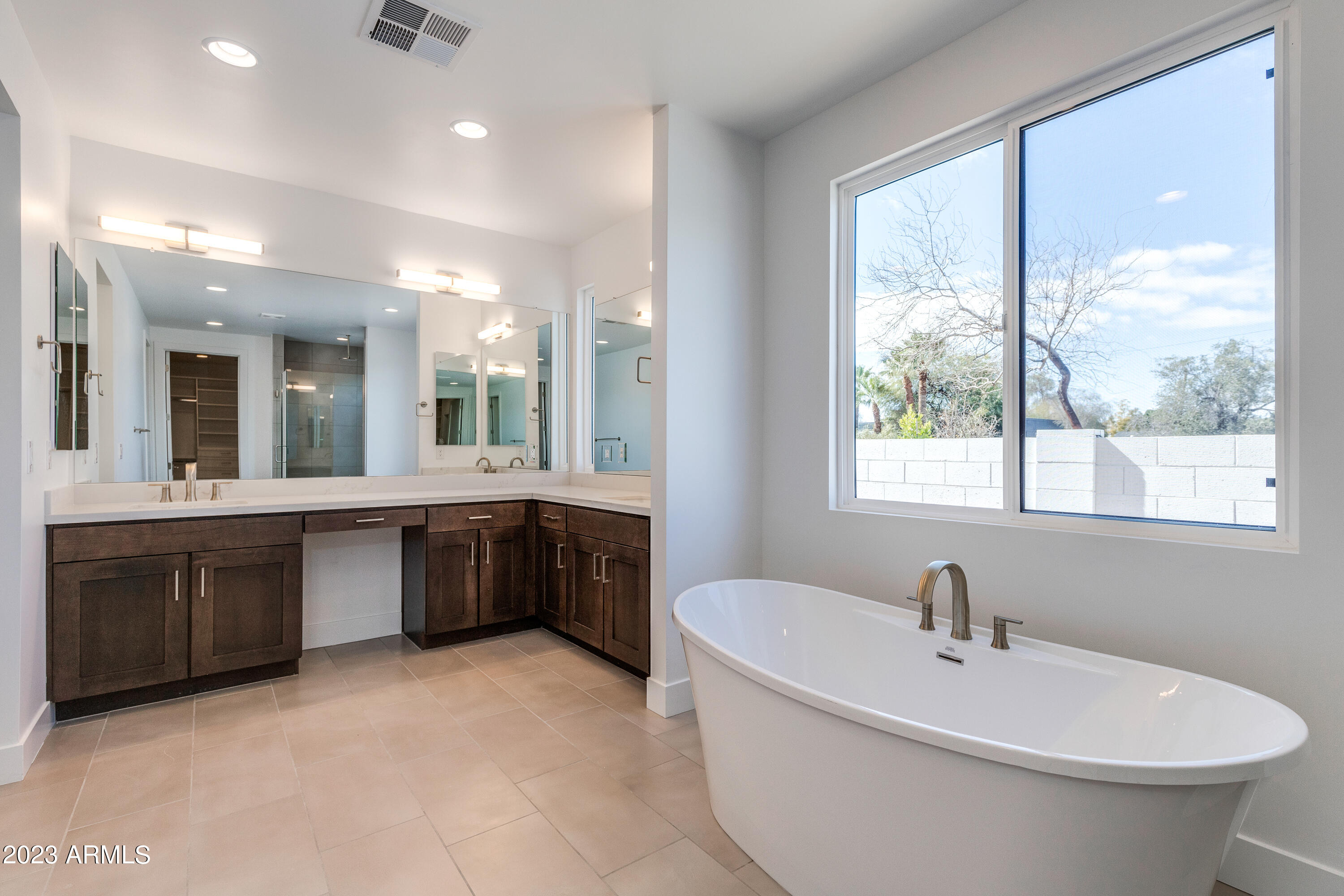 4003 E HAZELWOOD Street