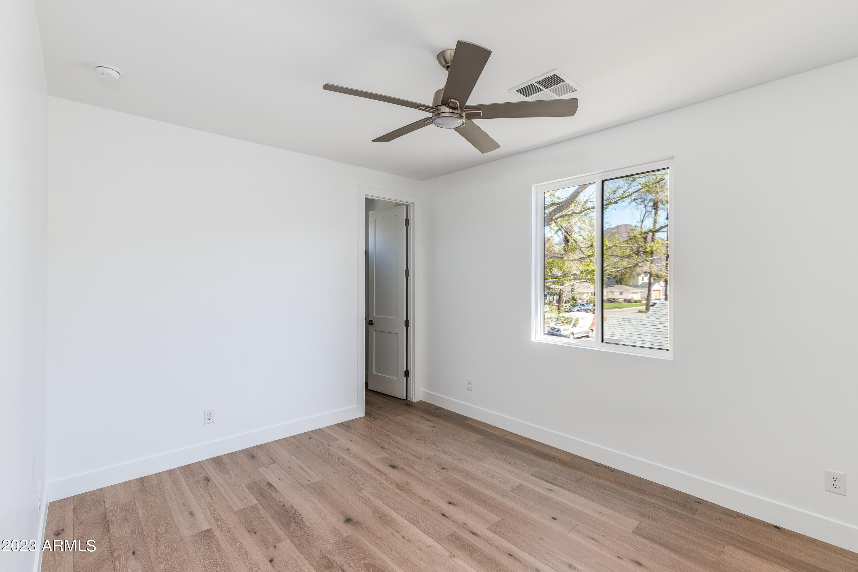 4003 E HAZELWOOD Street