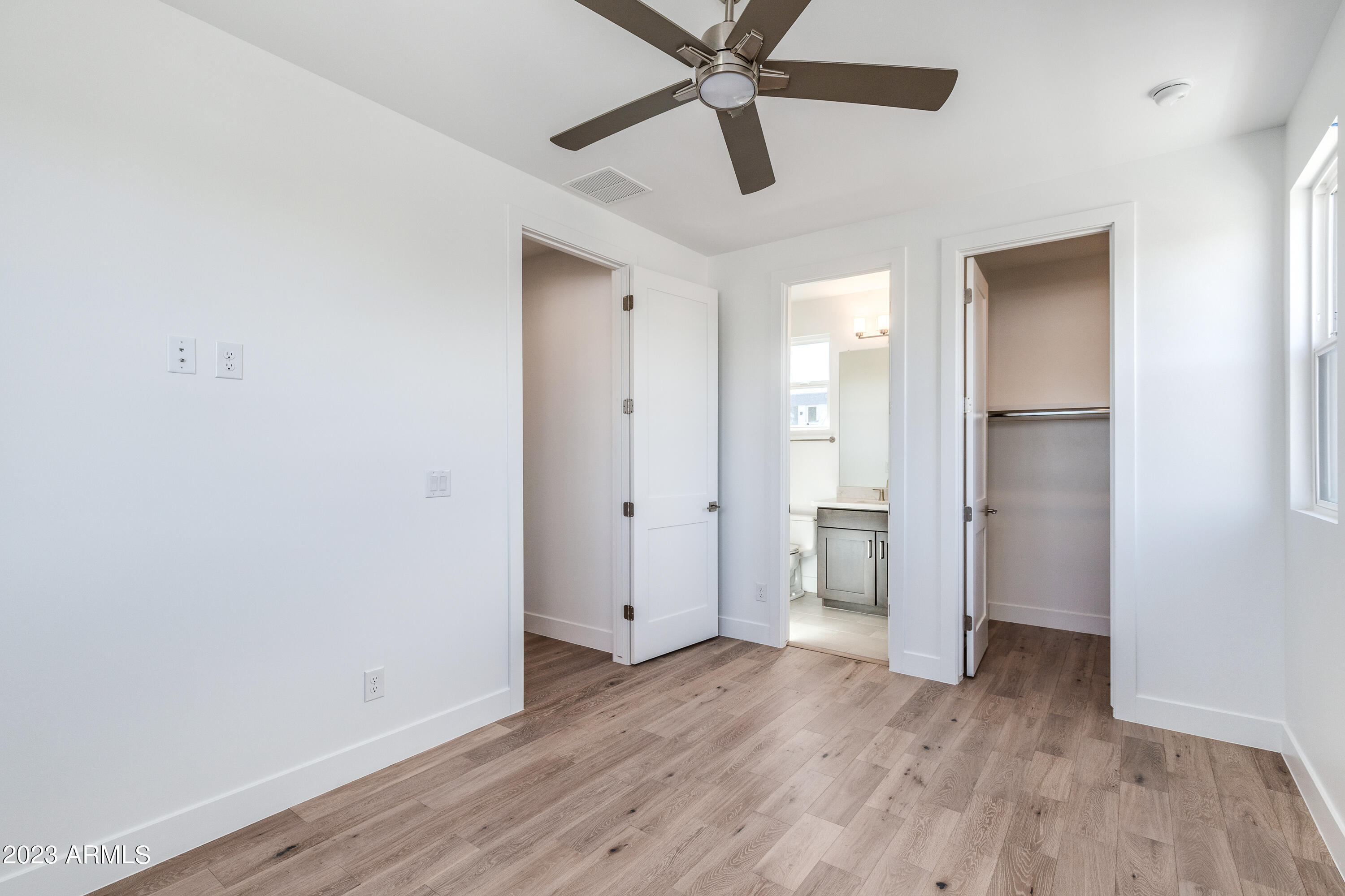 4003 E HAZELWOOD Street